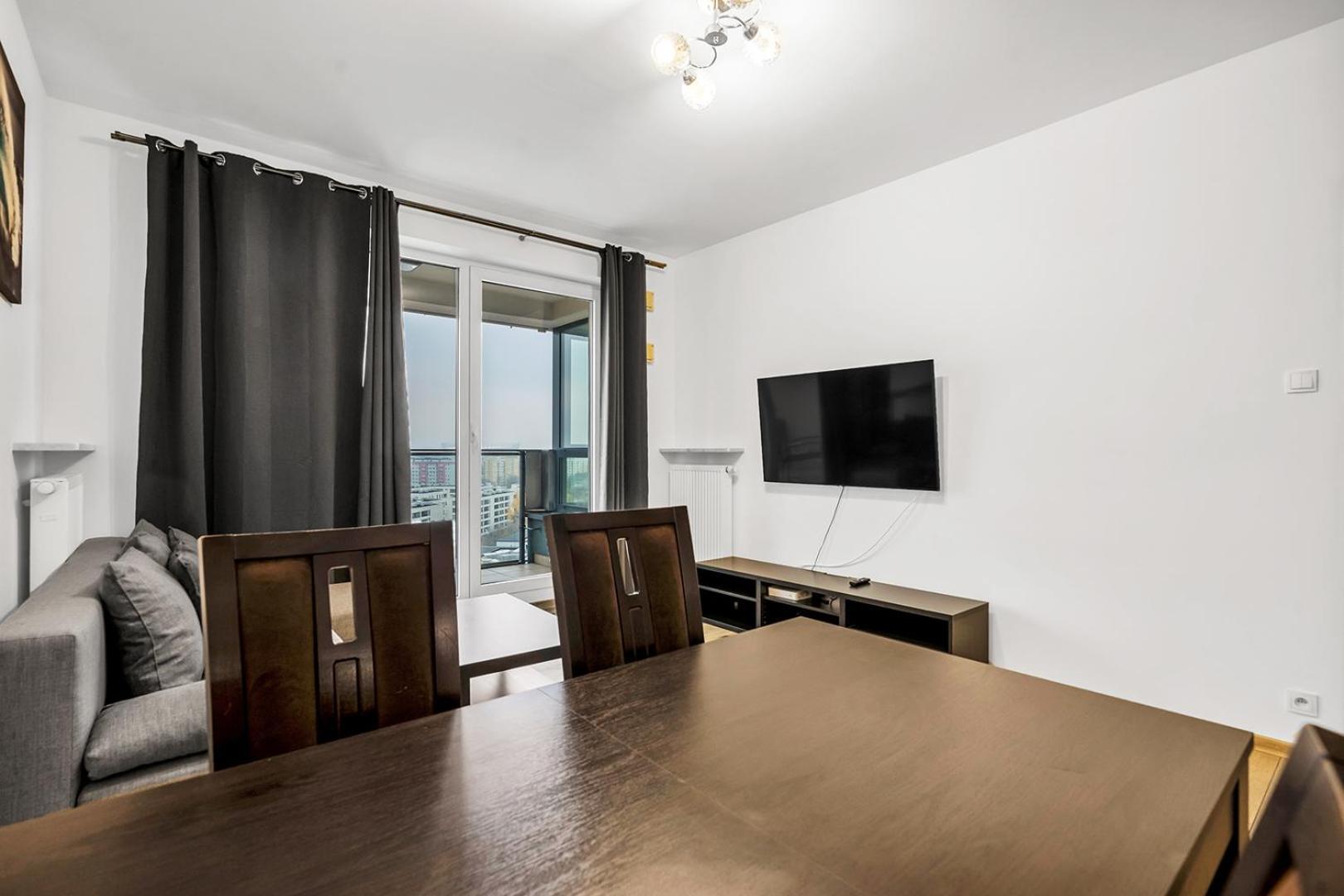 View Of The City Skyline Apartment