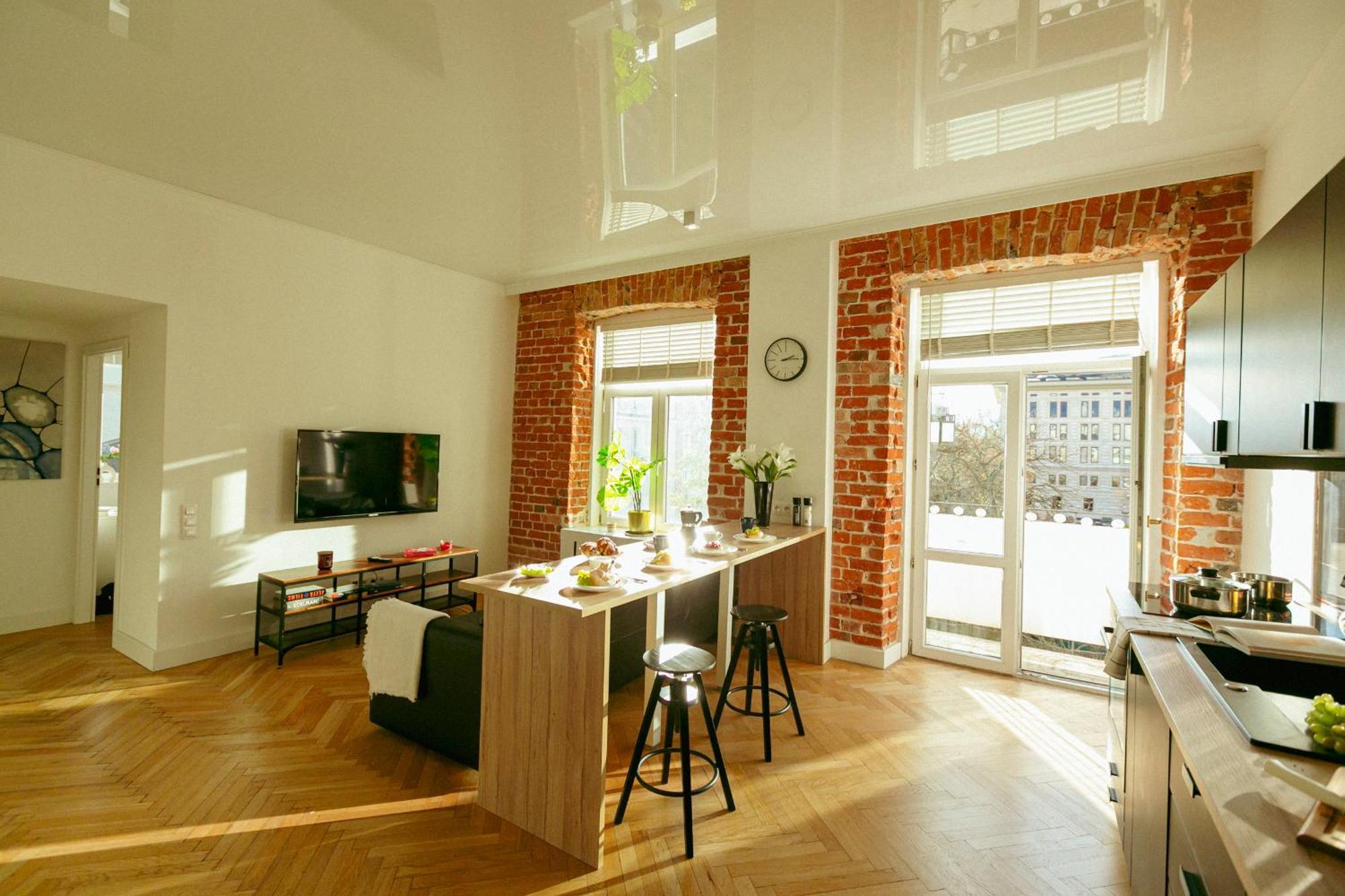 Wspolna 54a: With Free Parking Apartment *