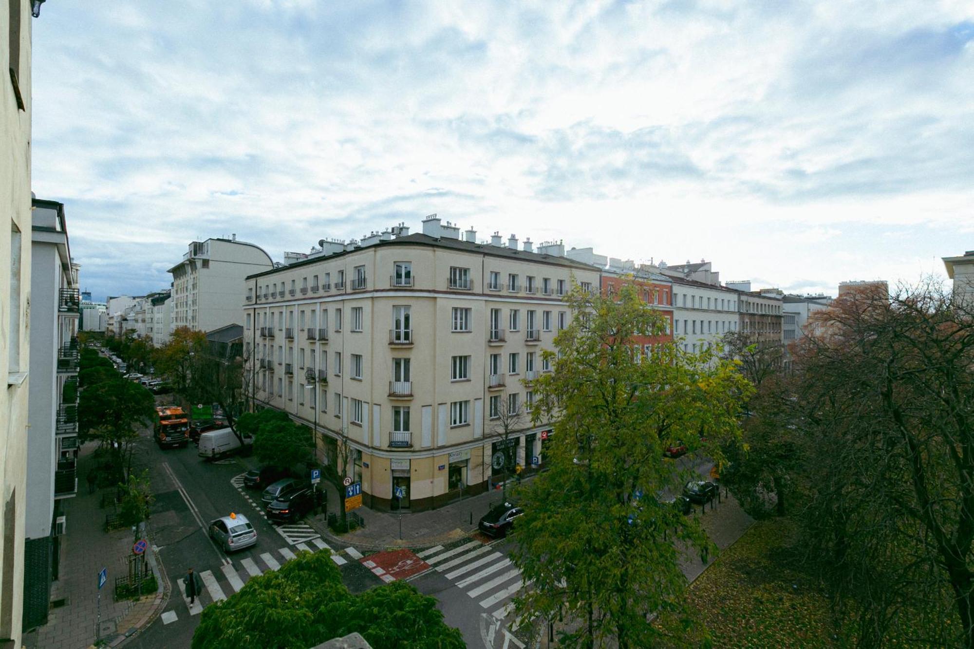 Apartment Wspolna 54a: With Free Parking Warsaw