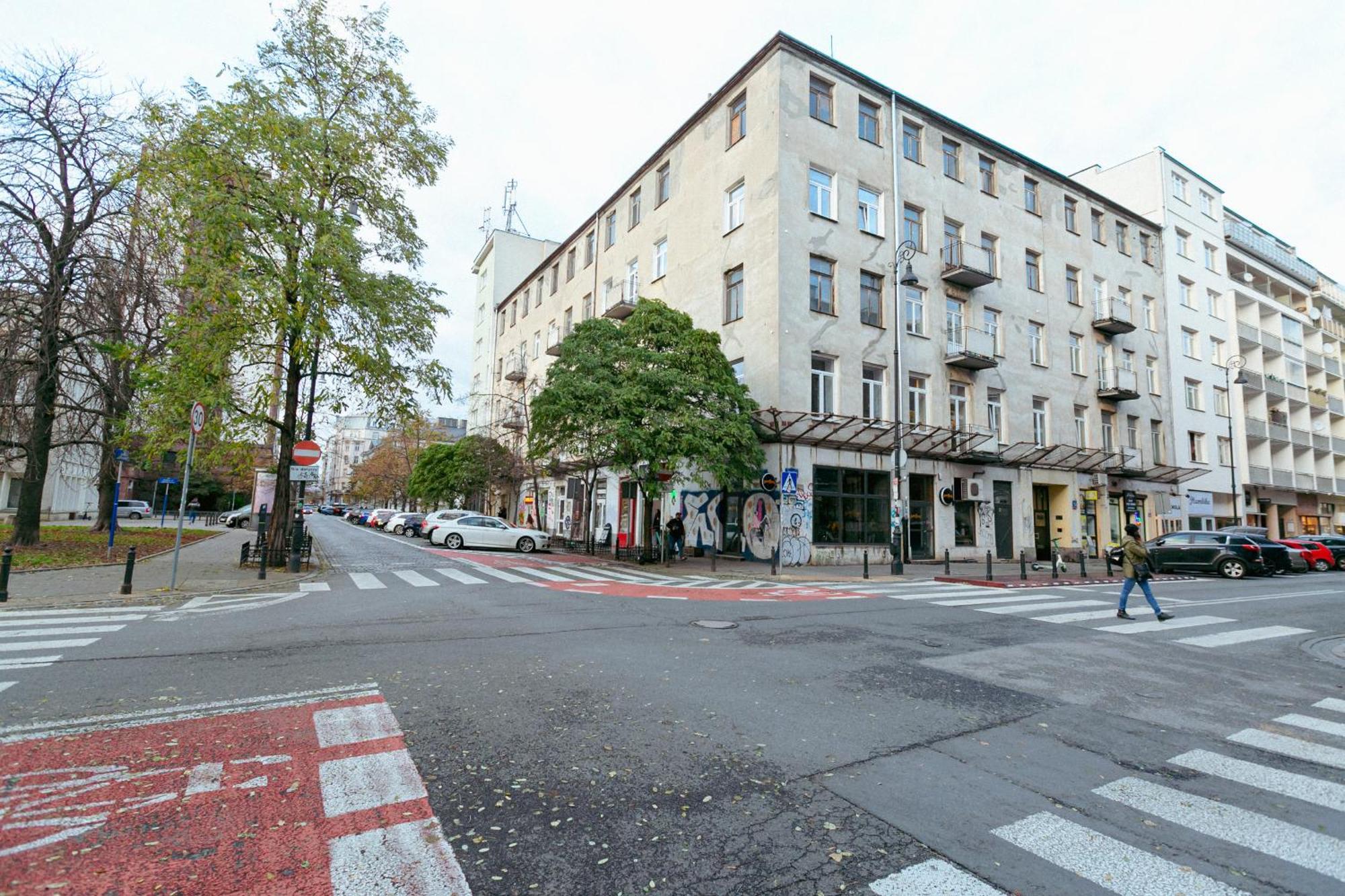 Wspolna 54a: With Free Parking Apartment Warsaw