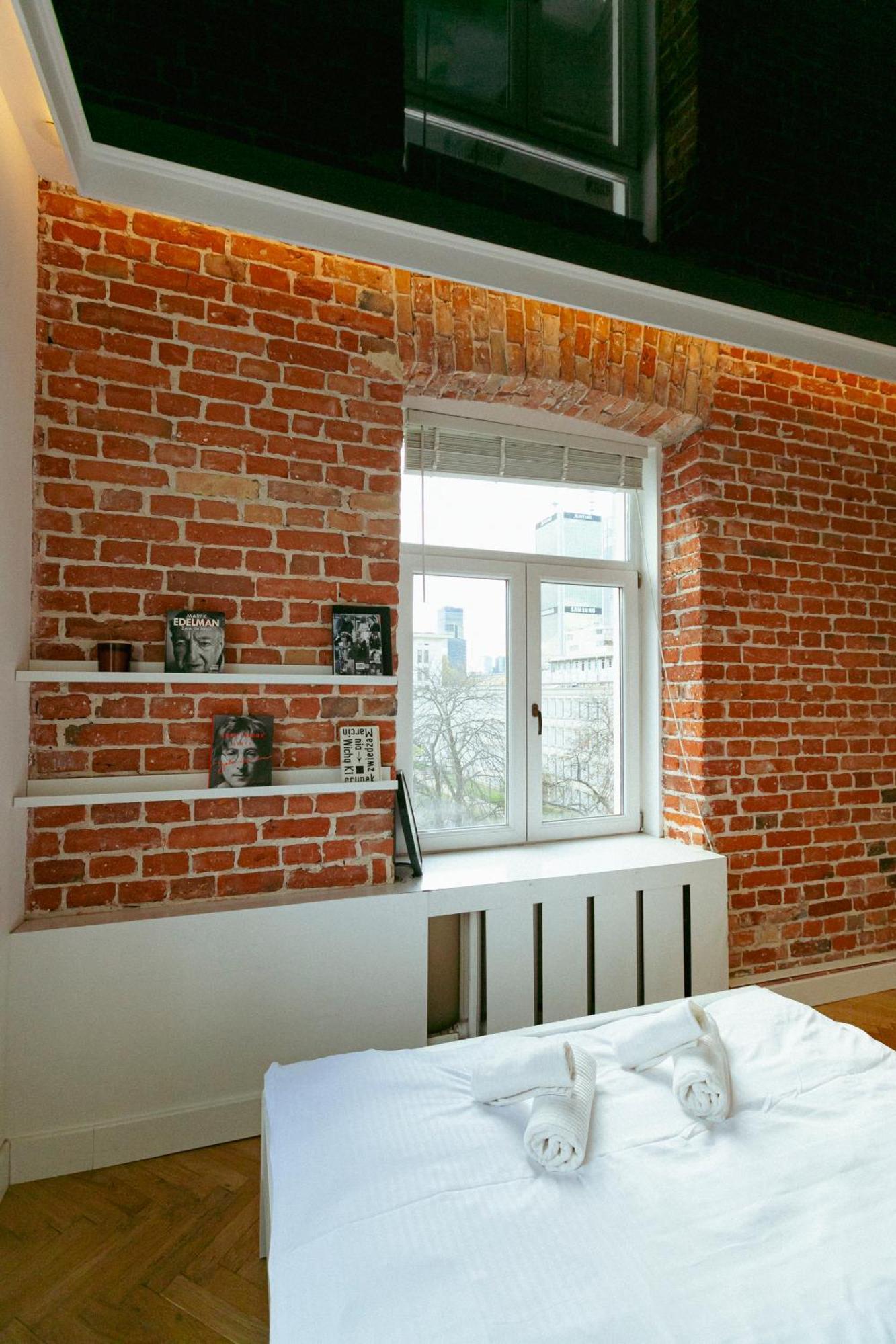 Wspolna 54a: With Free Parking Apartment Warsaw