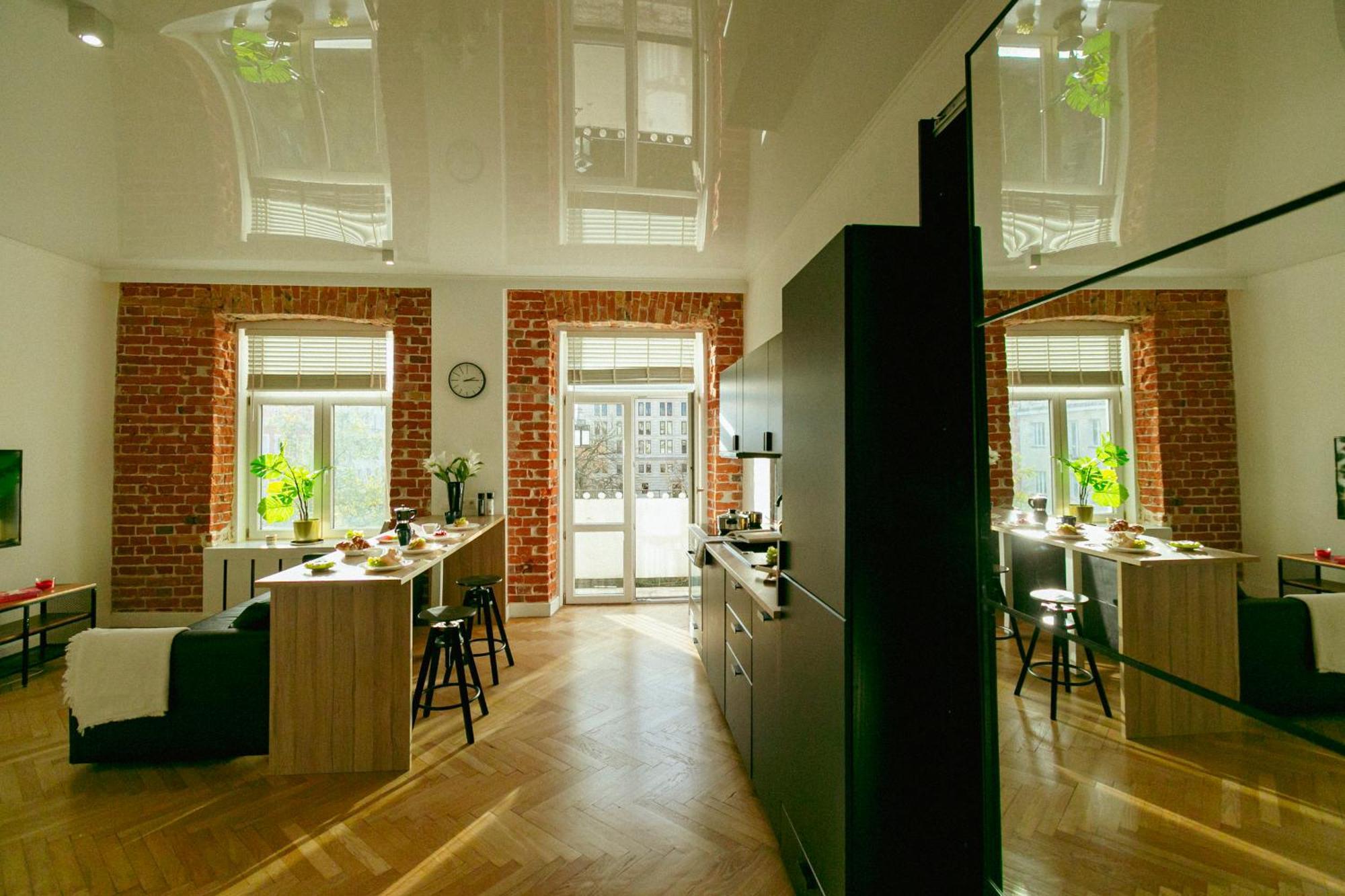 Wspolna 54a: With Free Parking Apartment