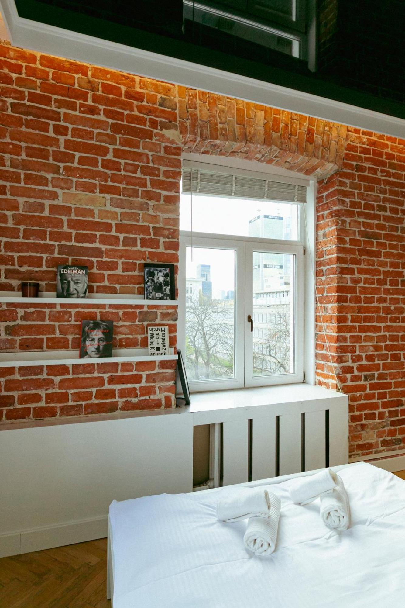 Wspolna 54a: With Free Parking Apartment Warsaw
