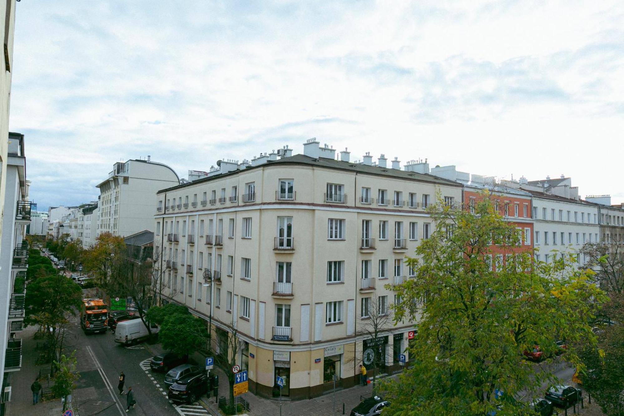 Wspolna 54a: With Free Parking Warsaw