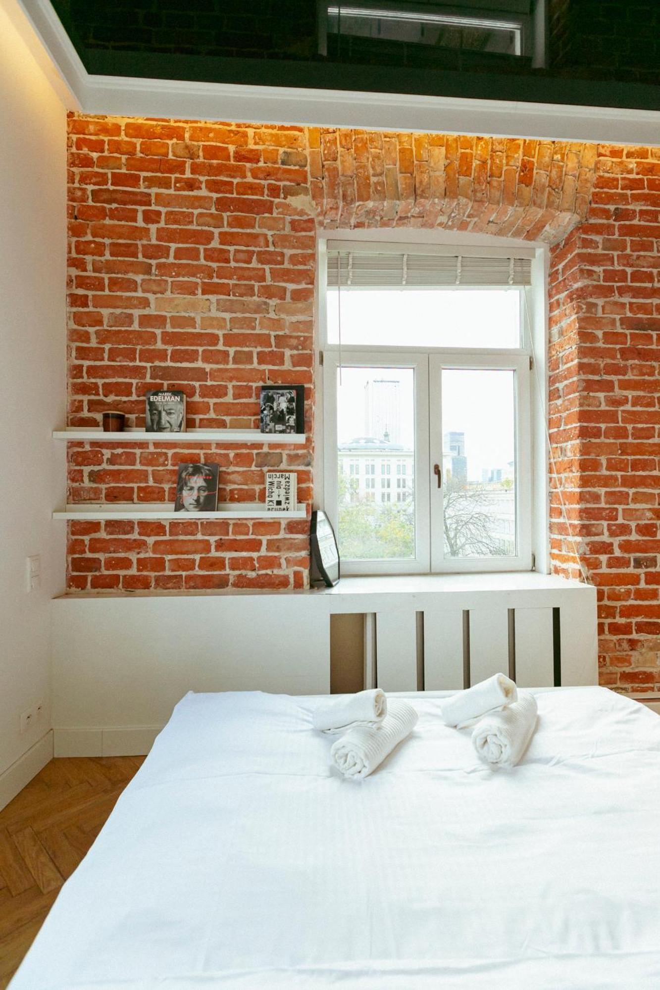 Wspolna 54a: With Free Parking Apartment Warsaw