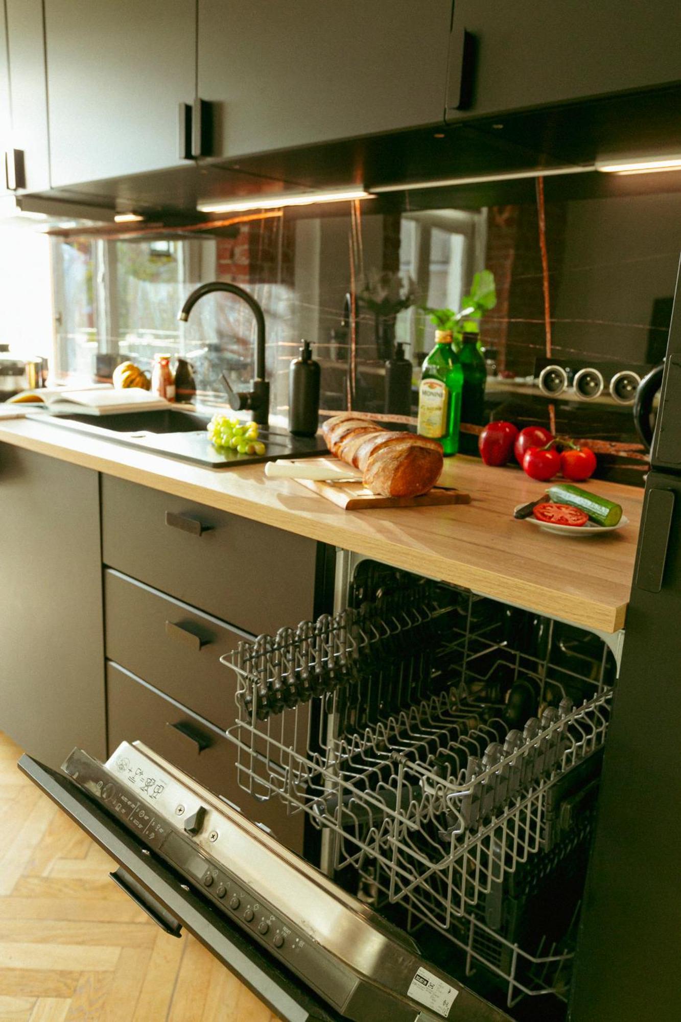 Wspolna 54a: With Free Parking Apartment Warsaw