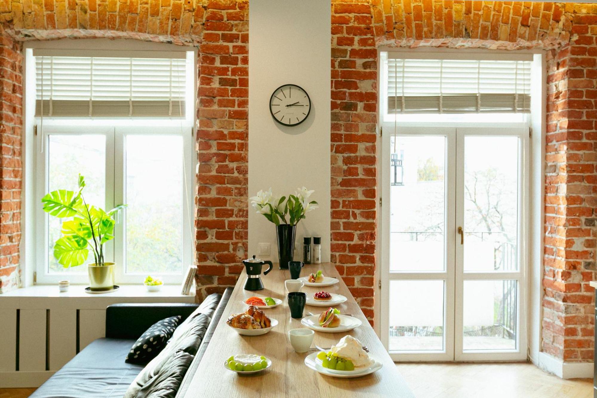 Wspolna 54a: With Free Parking Apartment