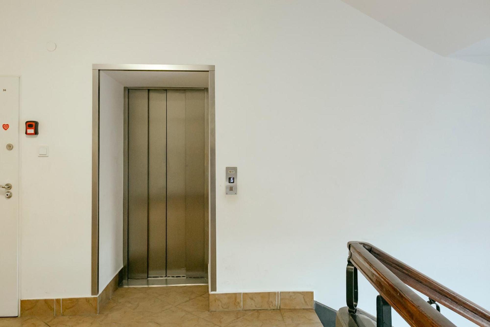 Plac Konstytucji 6 Orange: Panorama With Free Parking Apartment