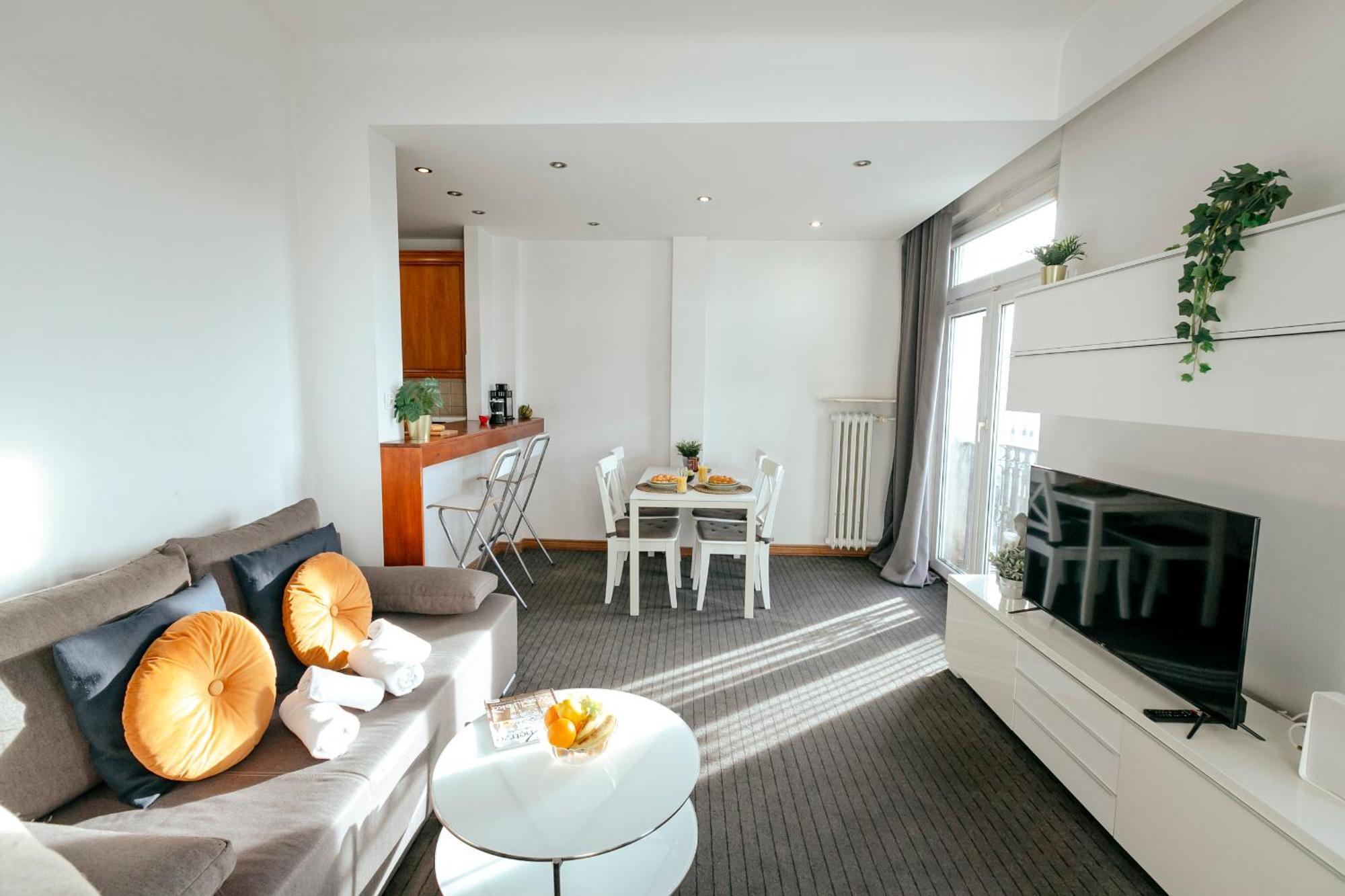Plac Konstytucji 6 Orange: Panorama With Free Parking Apartment Warsaw