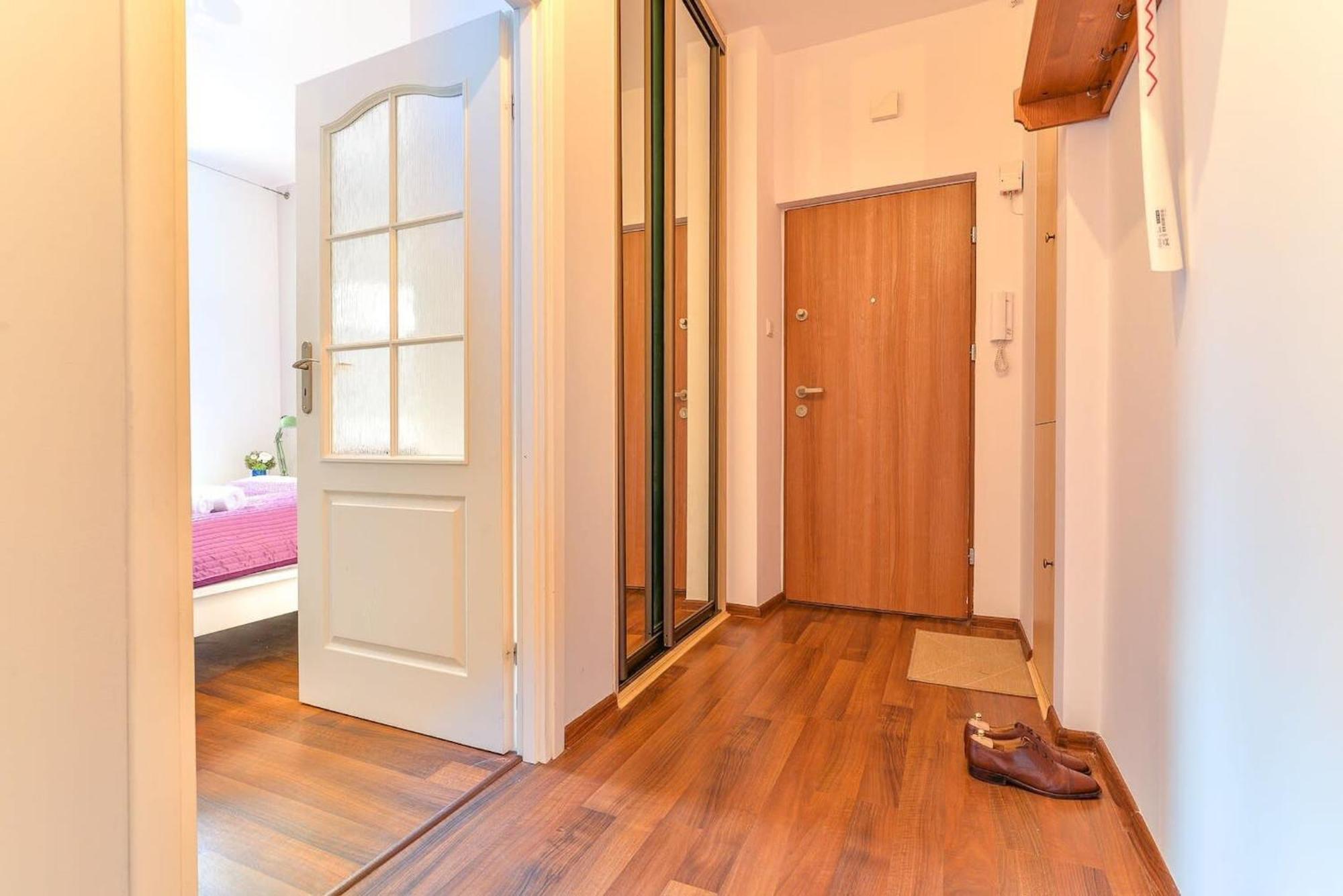 Cozy With Balcony - Palace Of Culture By Rent Like