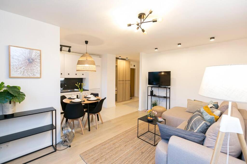 Piekne, Przestronne Mieszkanie Przy Placu Teatralnym. Apartment Warsaw