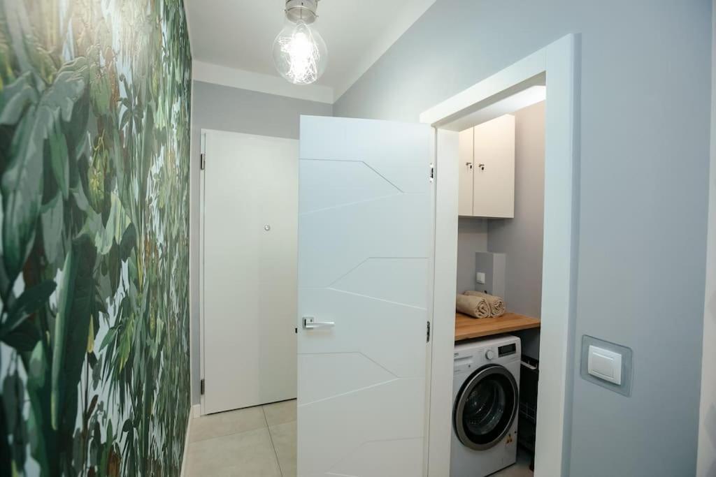 Apartment Modern, Spacious With Garage And Balcony