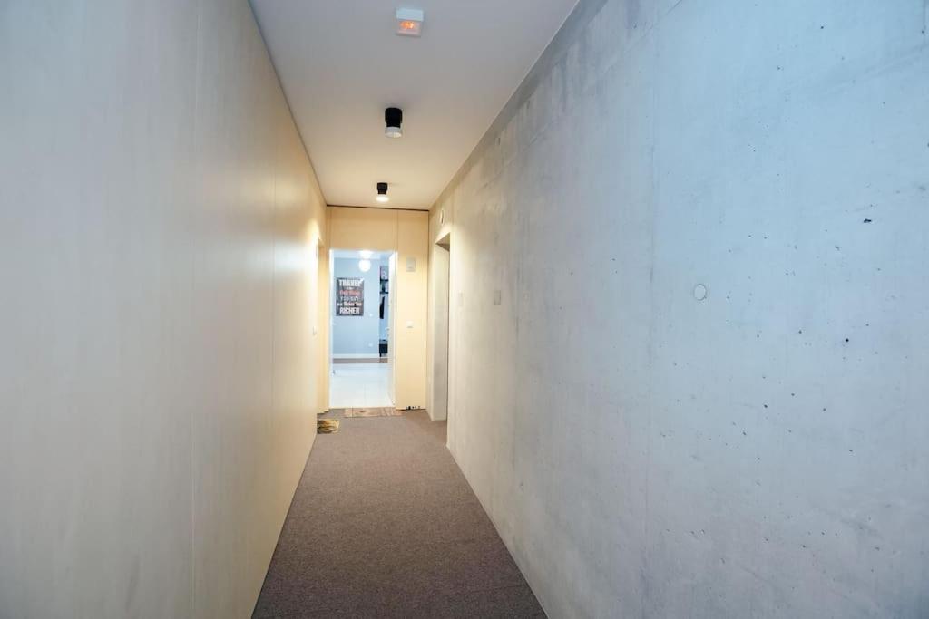 Modern, Spacious With Garage And Balcony *