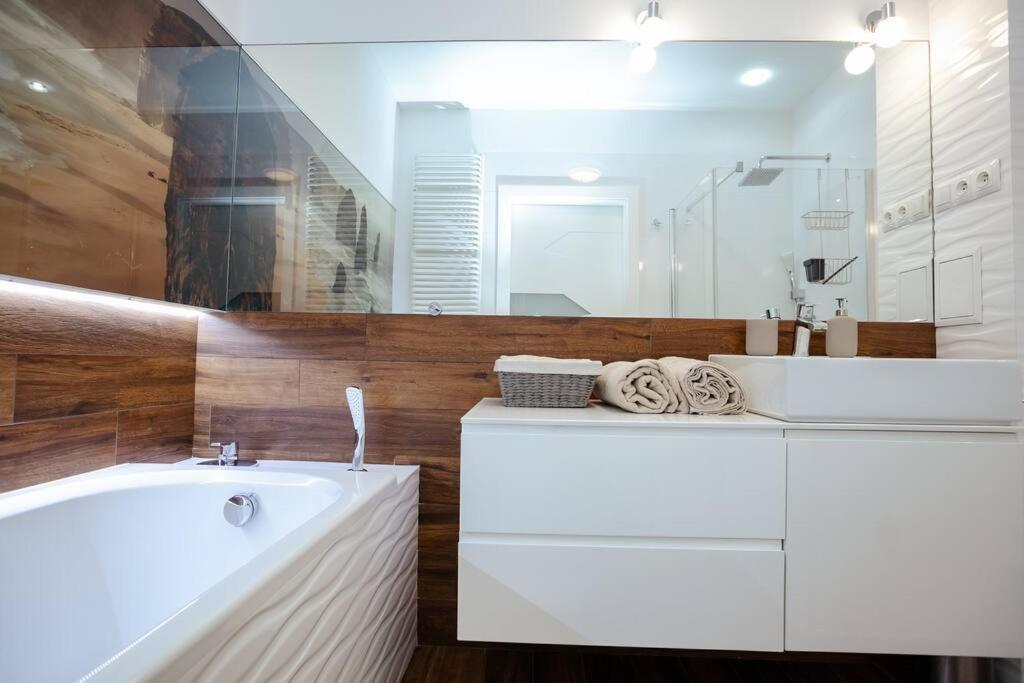 Apartament Modern, Spacious With Garage And Balcony Warszawa