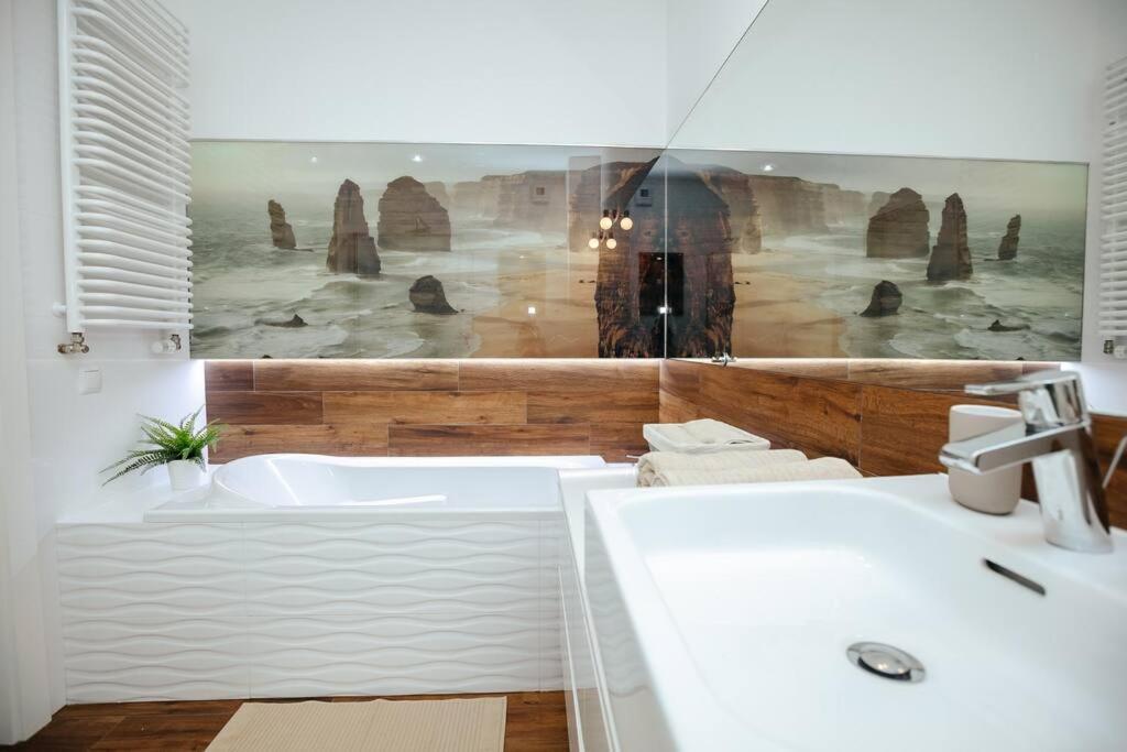 Modern, Spacious With Garage And Balcony Apartament Warszawa