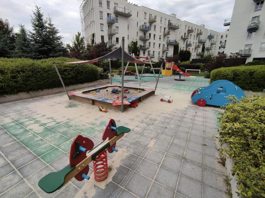 Modern, Spacious With Garage And Balcony Apartament