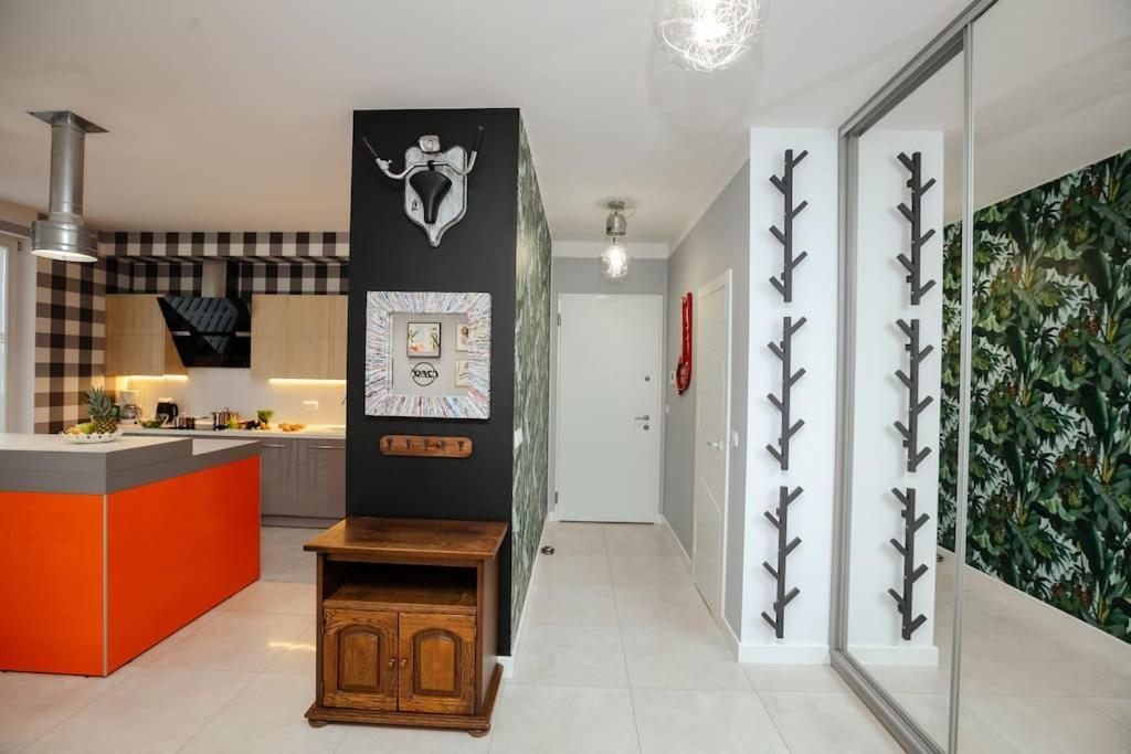 Apartment Modern, Spacious With Garage And Balcony