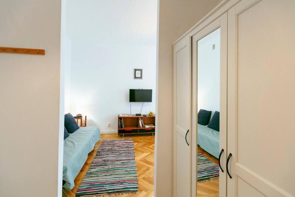 Apartment Retro Vibe In The District Of *