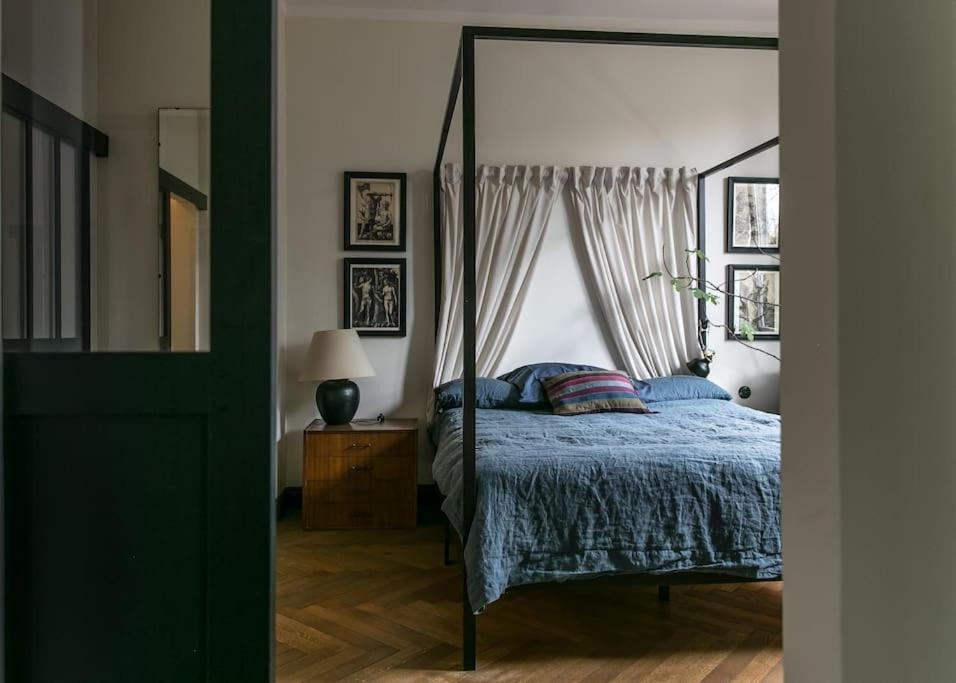 Dark Blue Apartment Warsaw