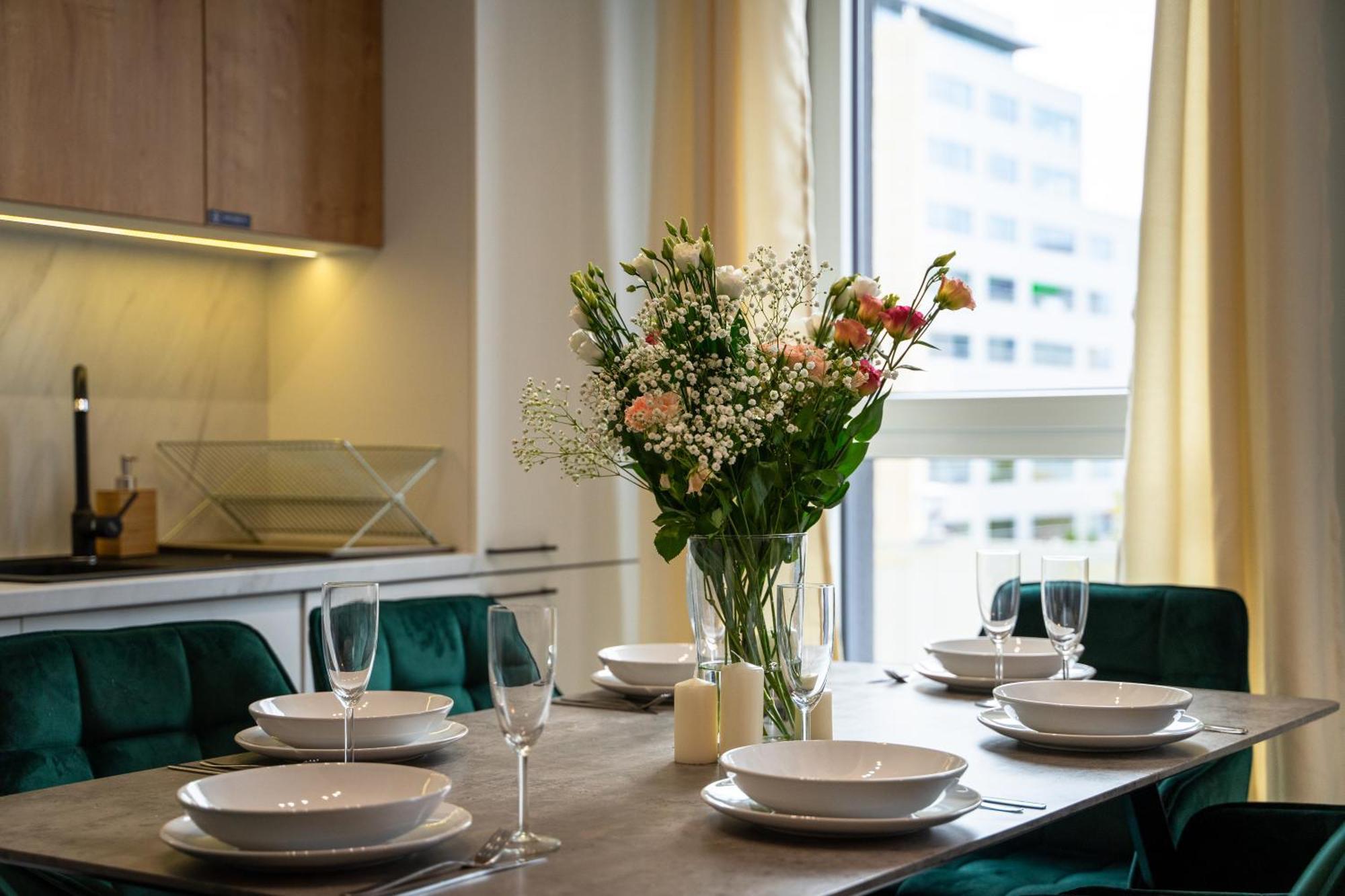 Prestige - Two-level Loft, 72m2, 1000mbs Internet, Parking, Gym - By Rentujemy Apartamento *