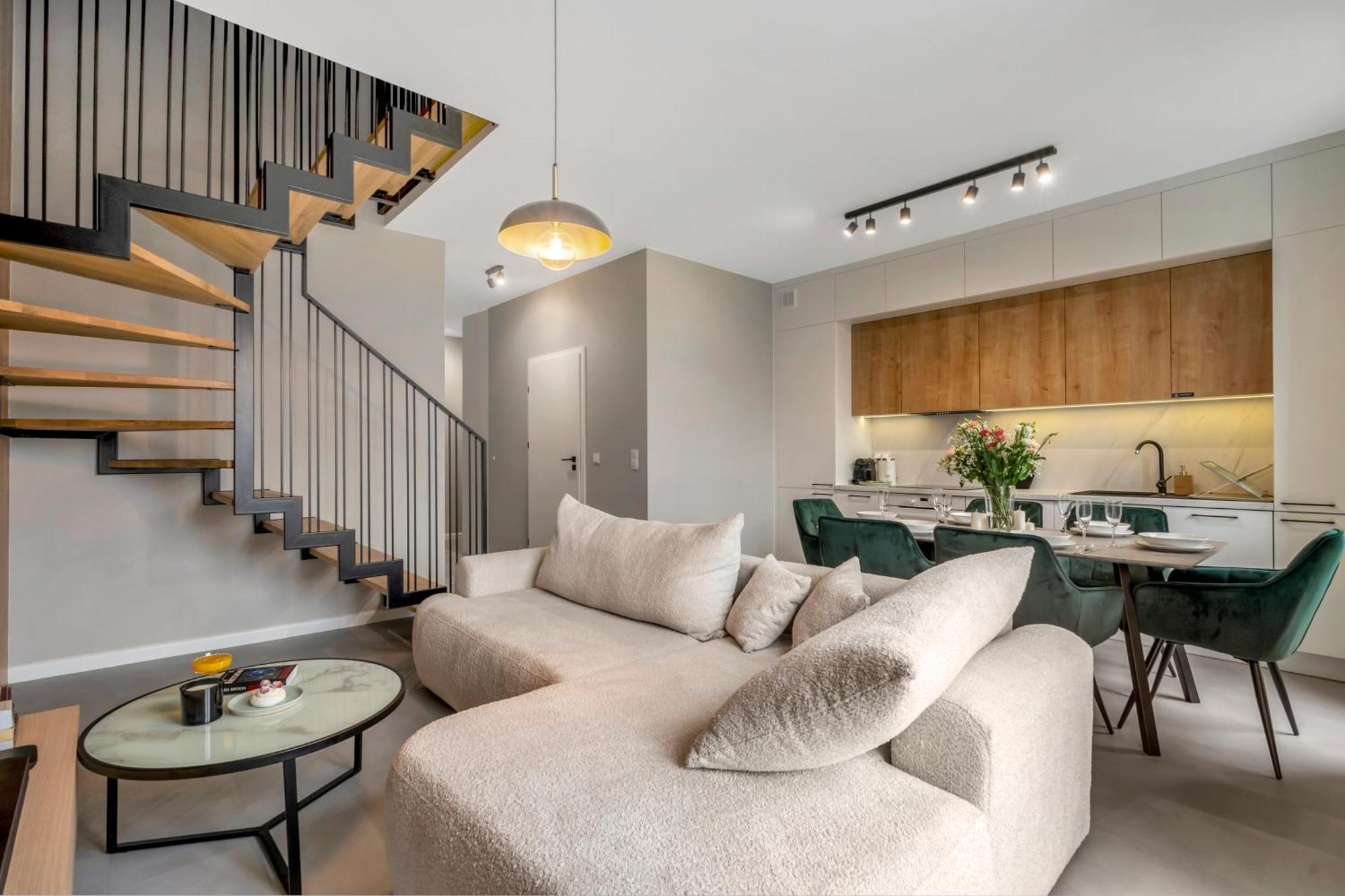 Prestige - Two-level Loft, 72m2, 1000mbs Internet, Parking, Gym - By Rentujemy Varsóvia