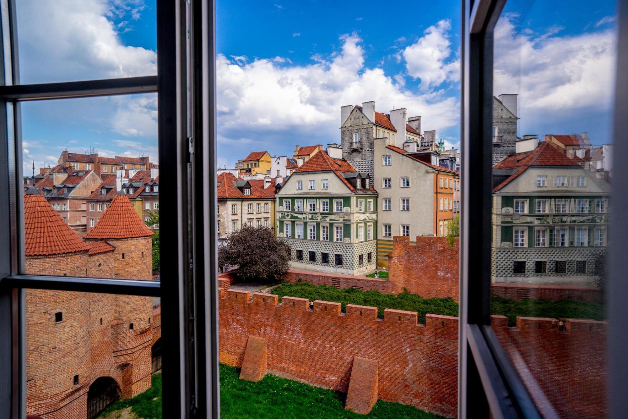 Apartment Family Apt For 2-6 - Amazing Barbacan Walls View