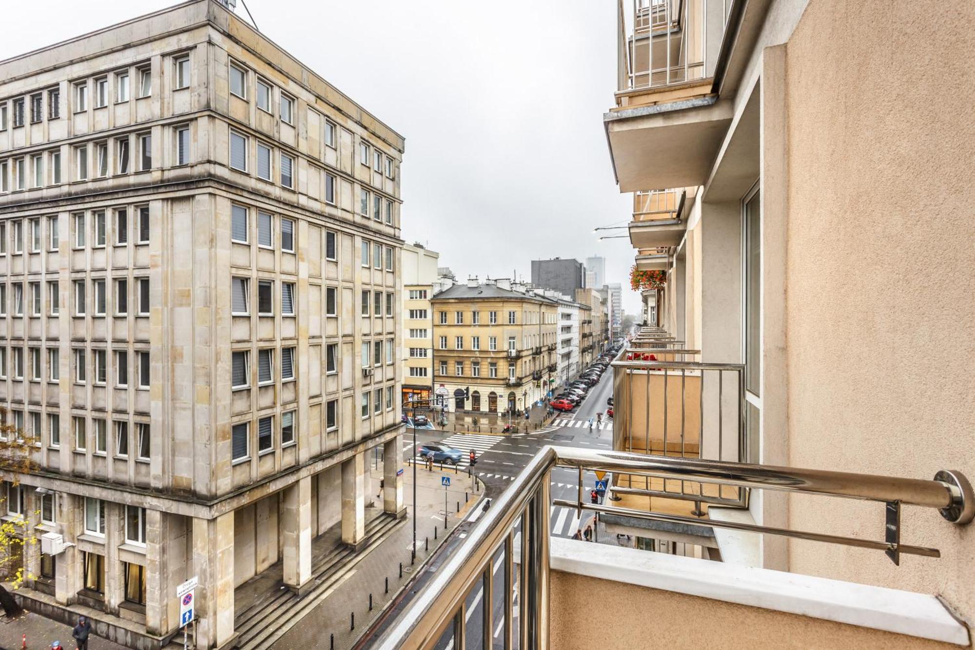 Charming In The Center Apartment