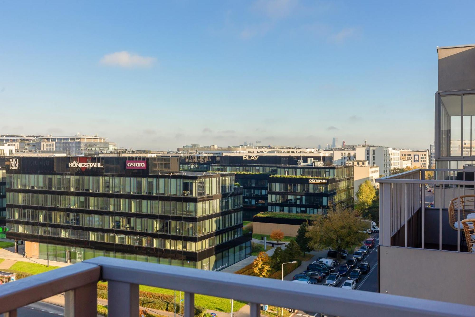 Apartment Elegant With Balcony & Parking By Renters *