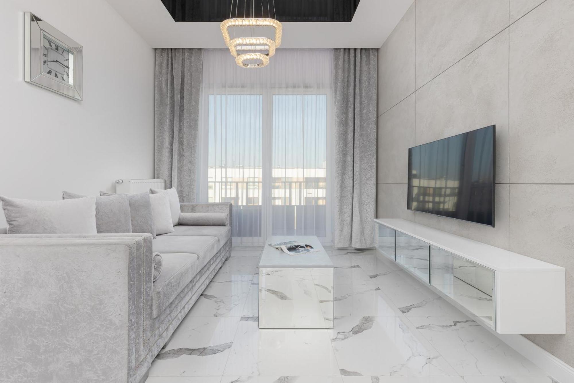 Apartment Elegant With Balcony & Parking By Renters Warsaw