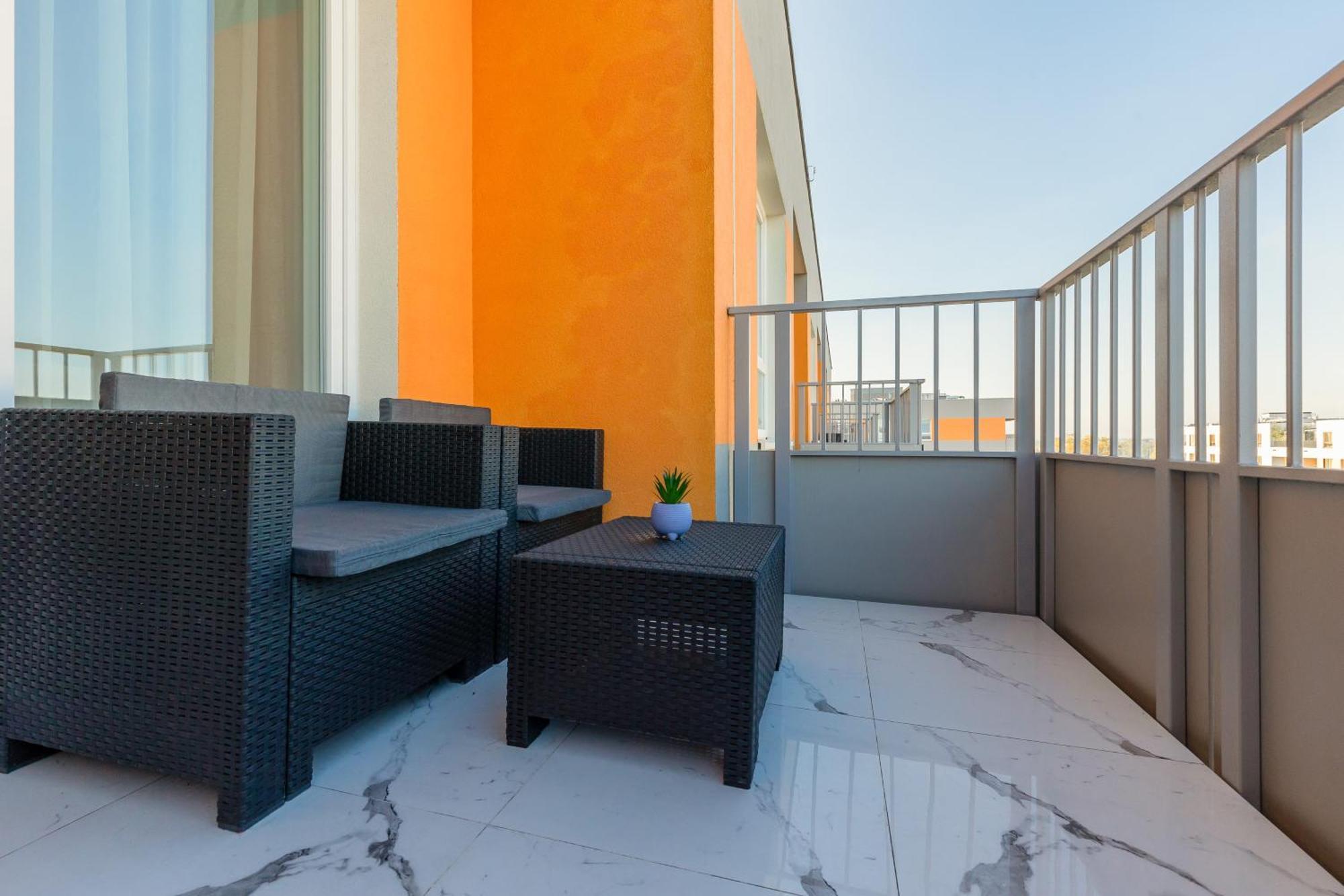 Apartment Elegant With Balcony & Parking By Renters