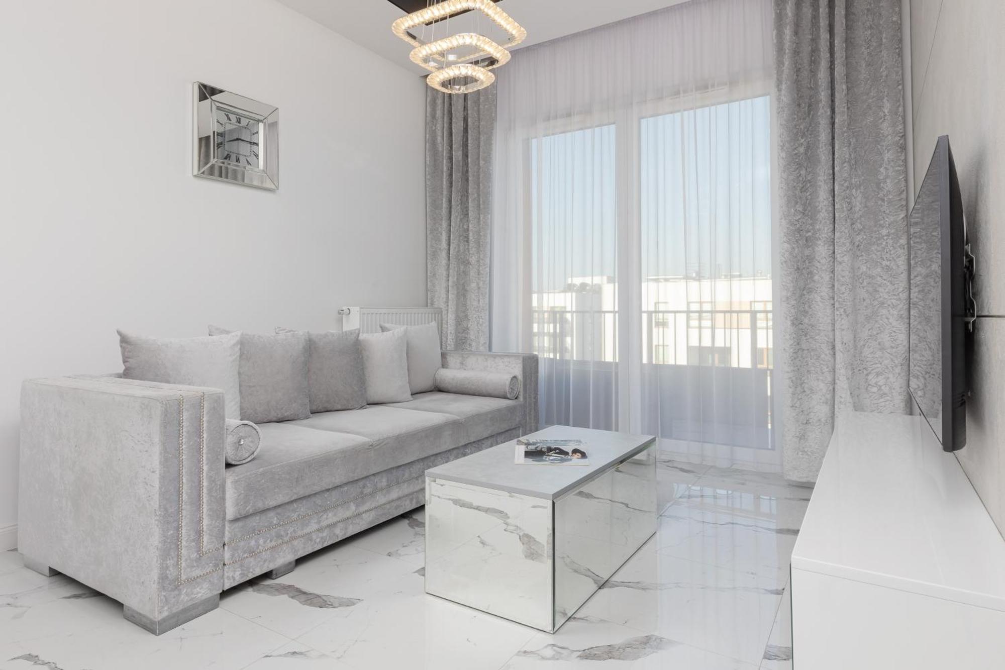 Elegant With Balcony & Parking By Renters Warsaw