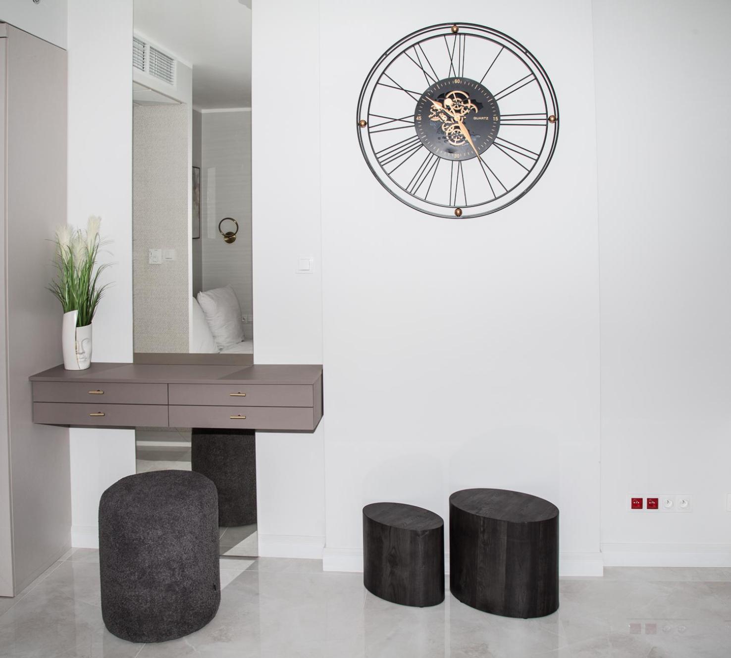 Wola Tower Apartamento *