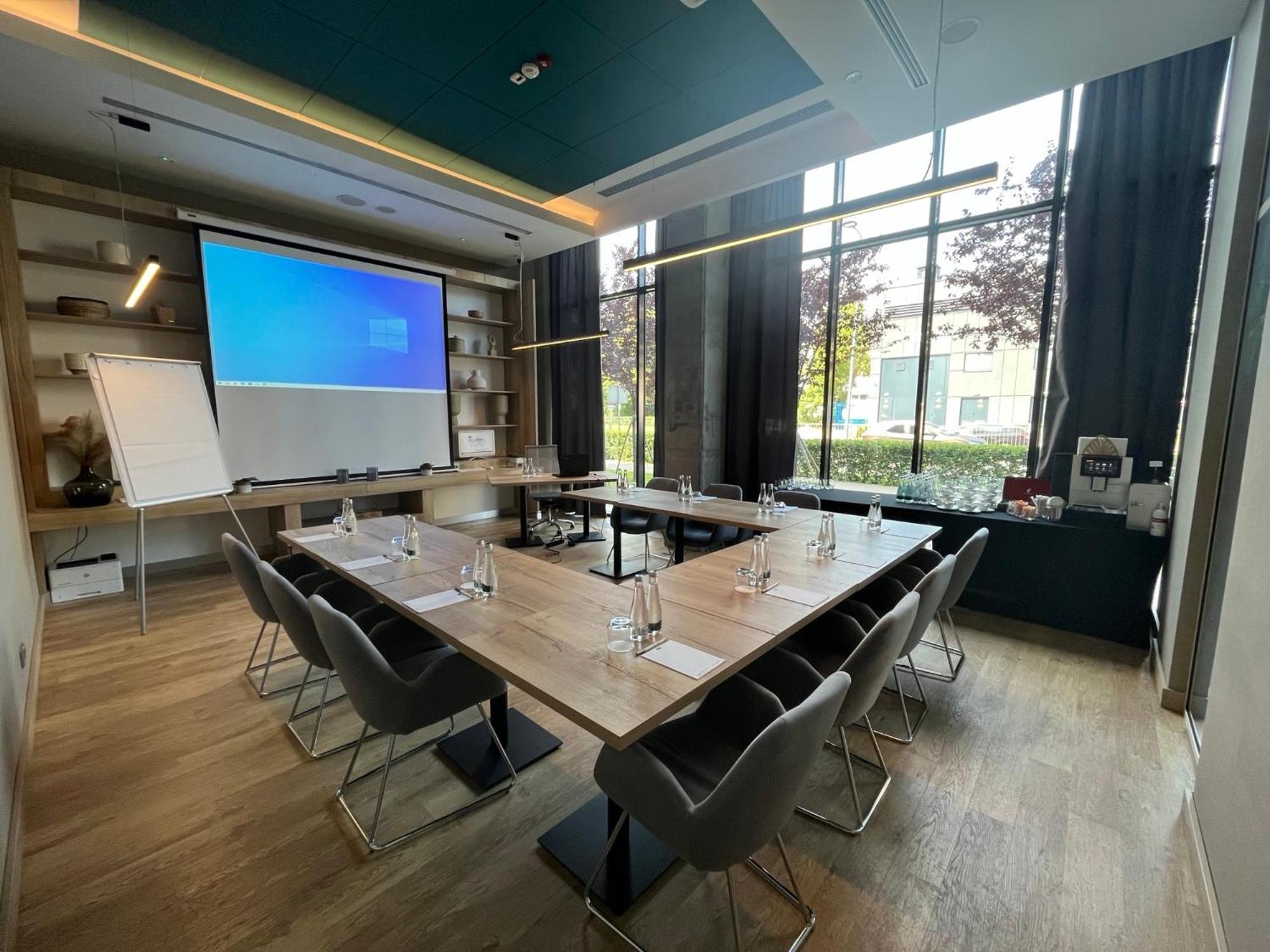 Hampton By Hilton Mokotow Hotel 3*