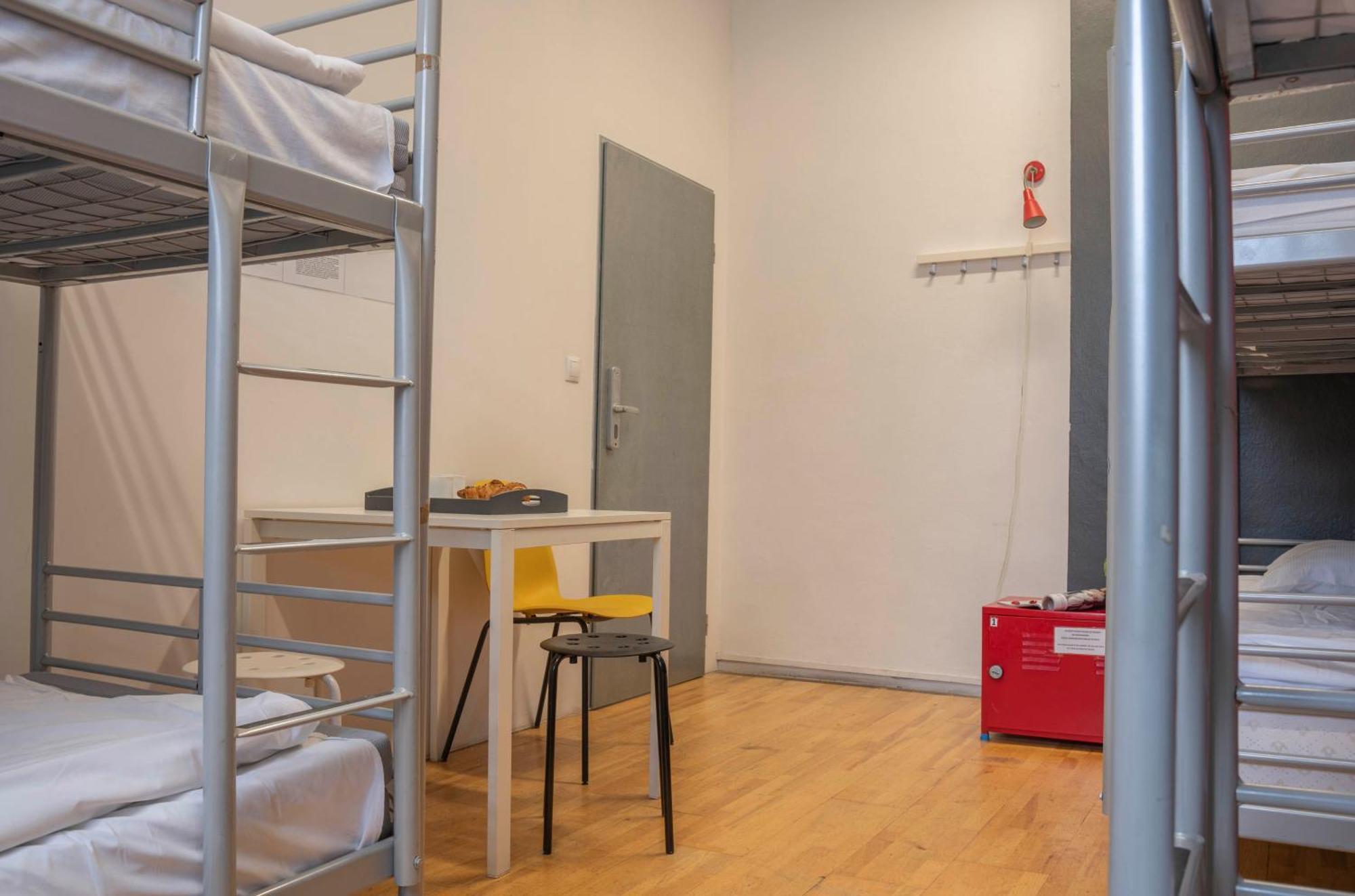 New World St And Private Hostel Warschau