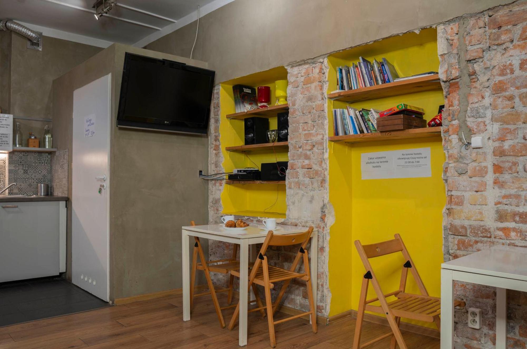 Hostel New World St And Private