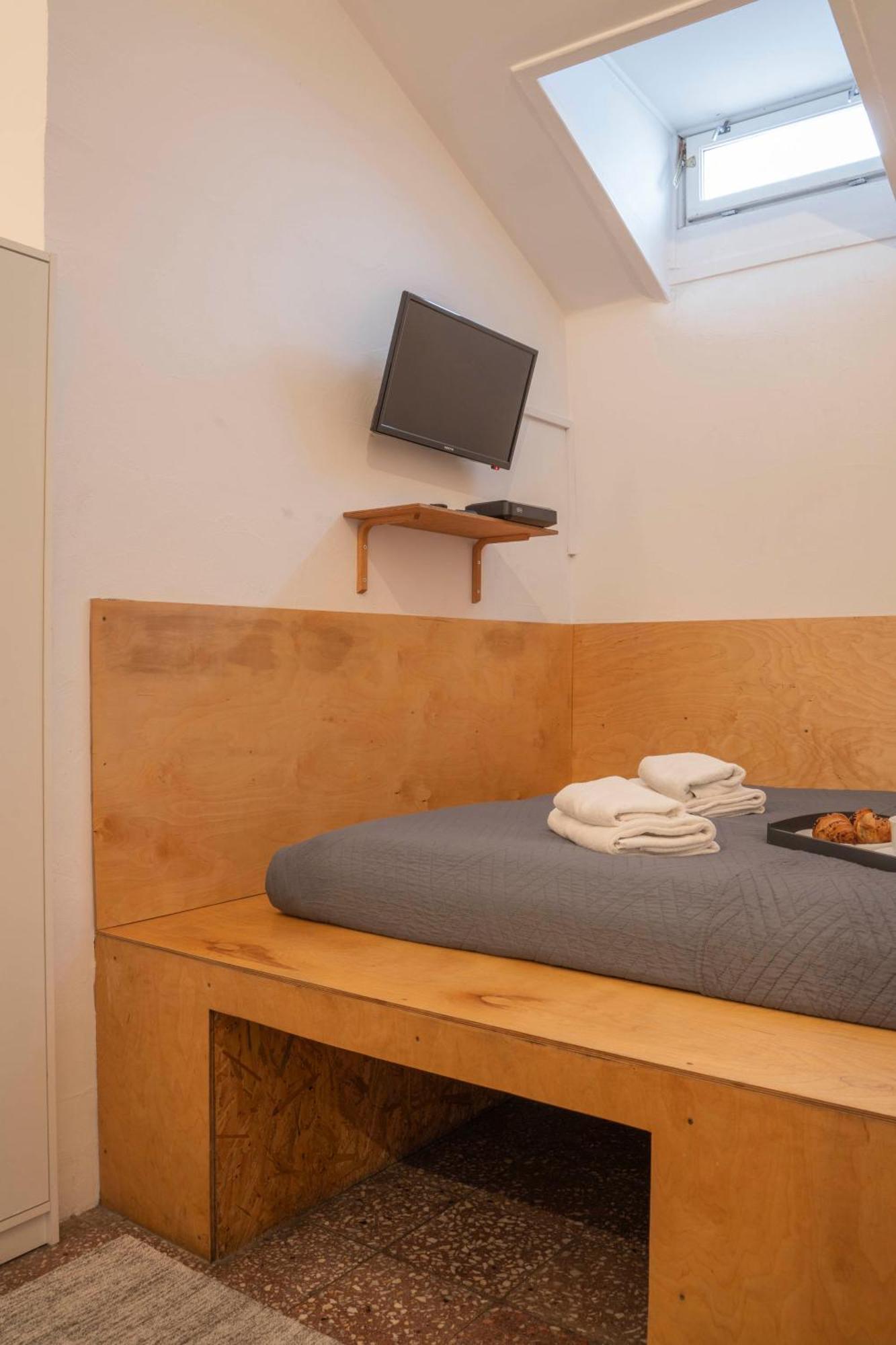 New World St And Private Hostel Warschau