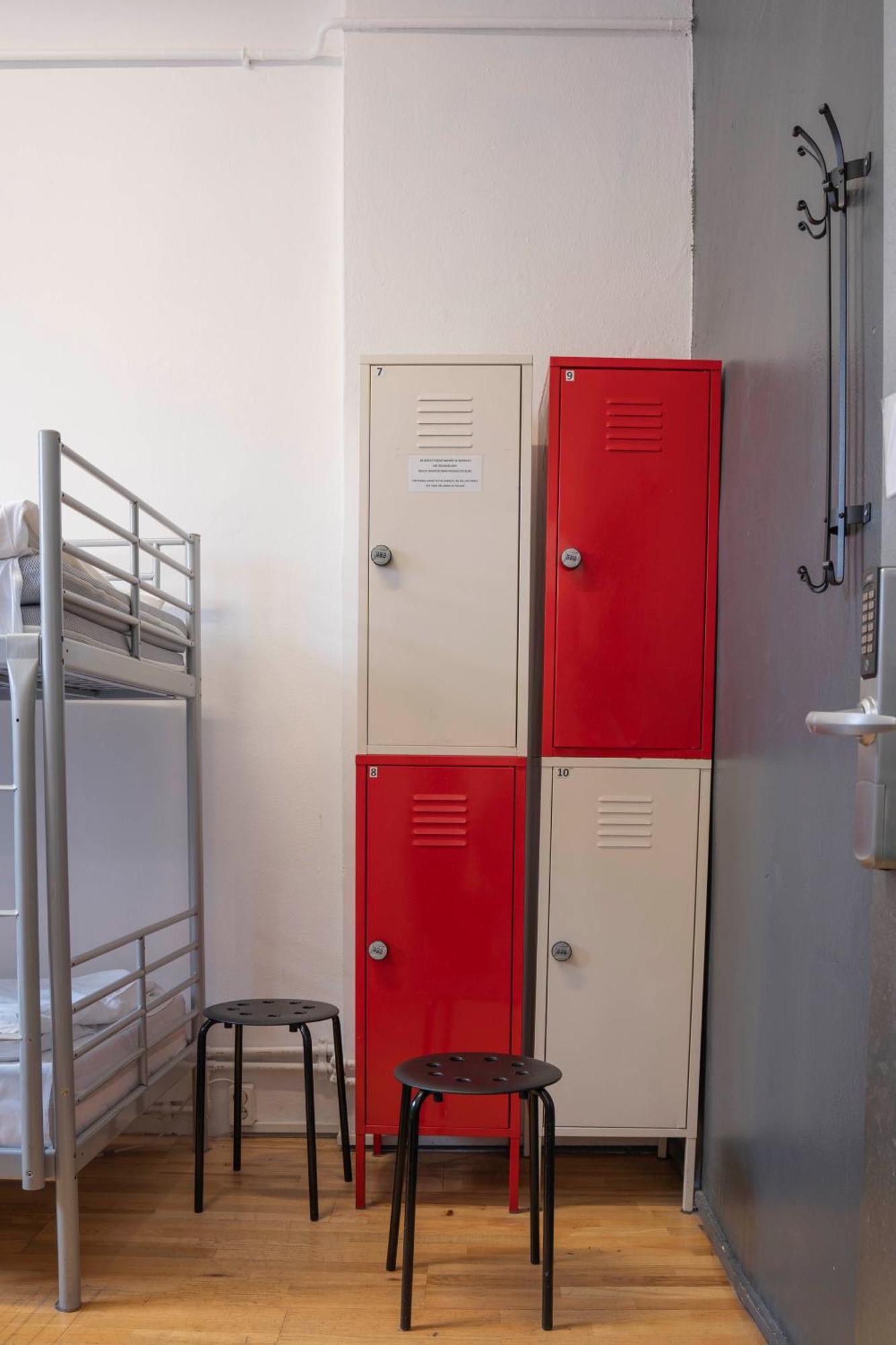 New World St And Private Hostel