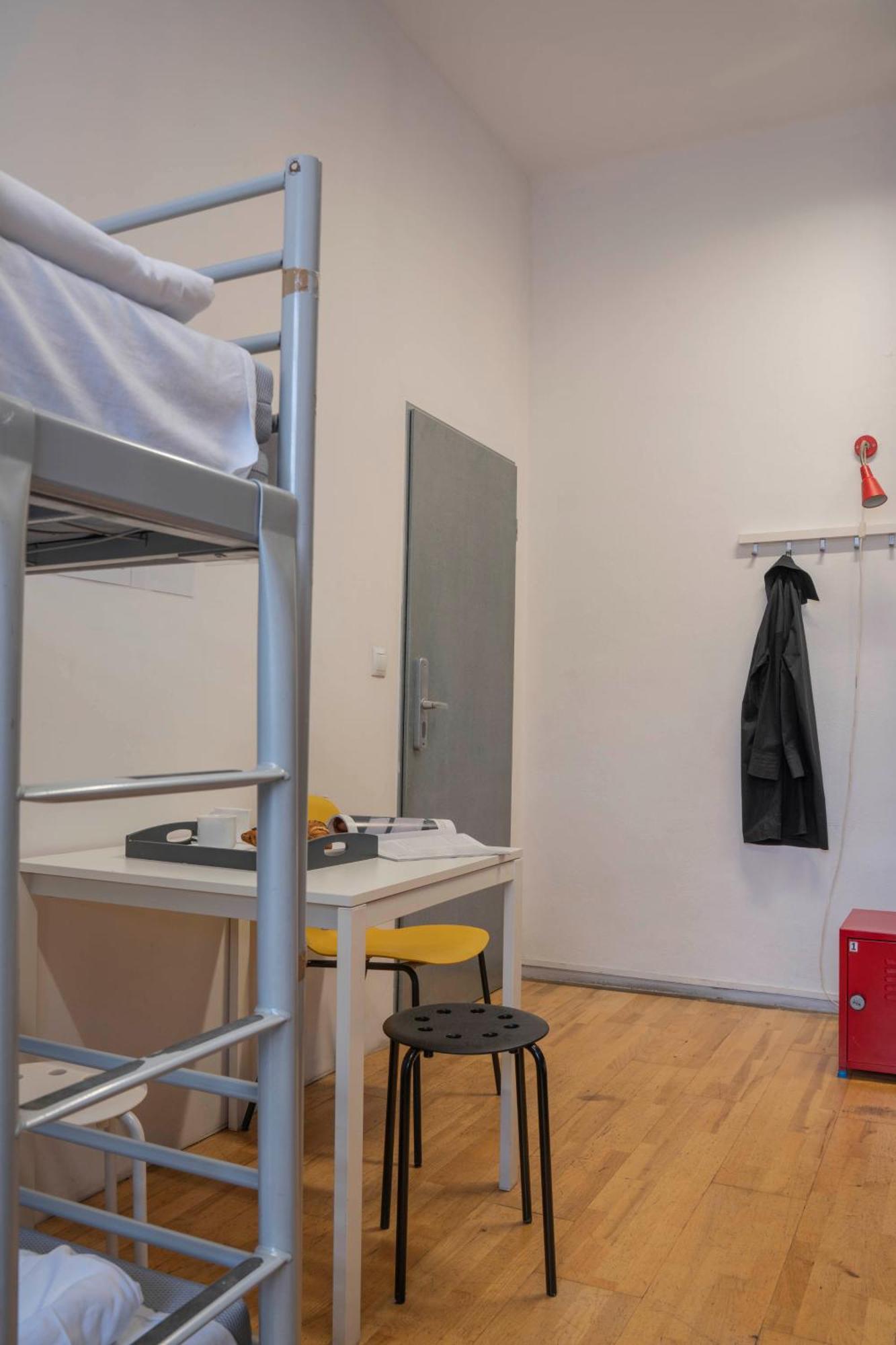 New World St And Private Hostel *