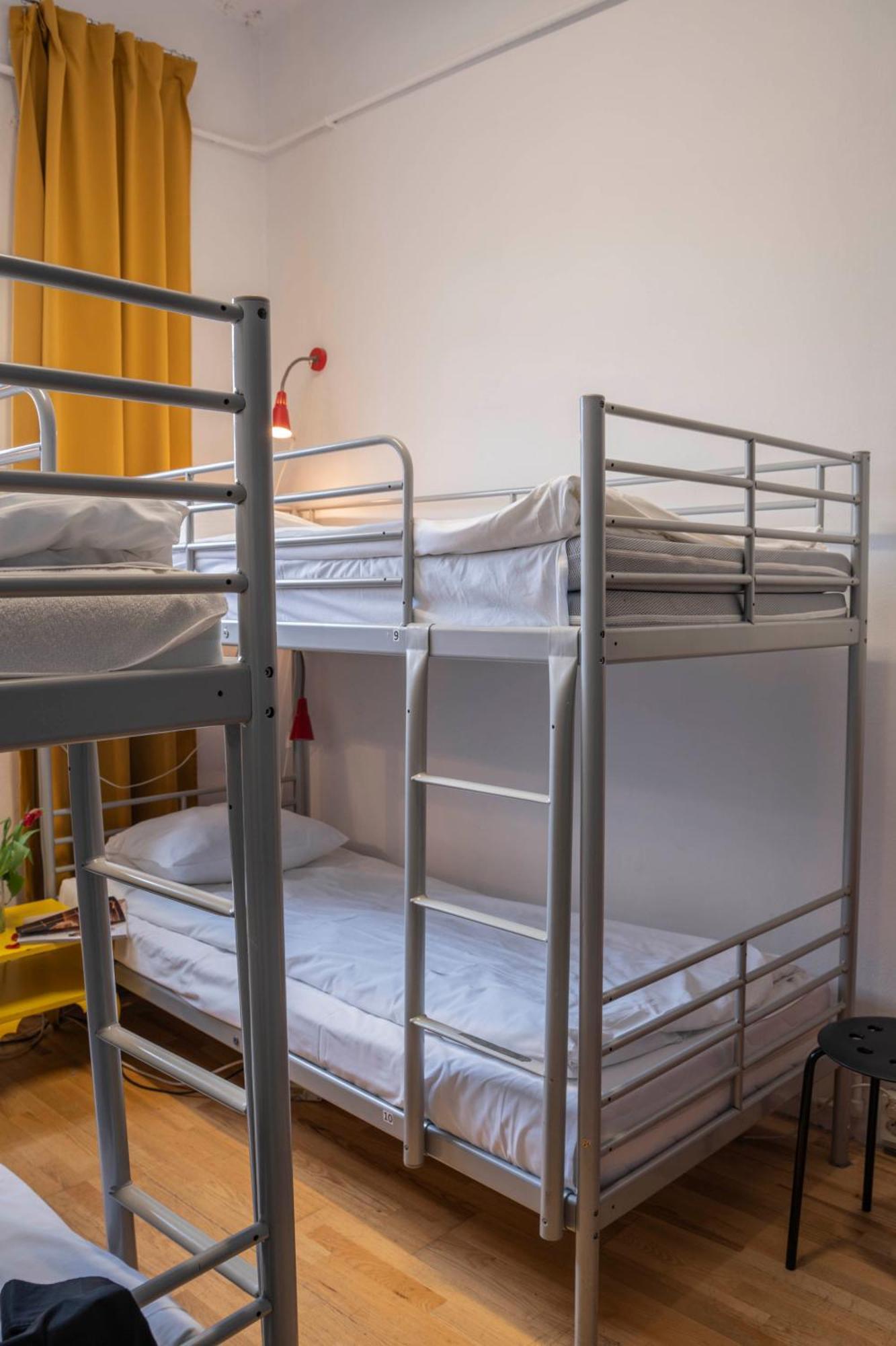 Hostel New World St And Private