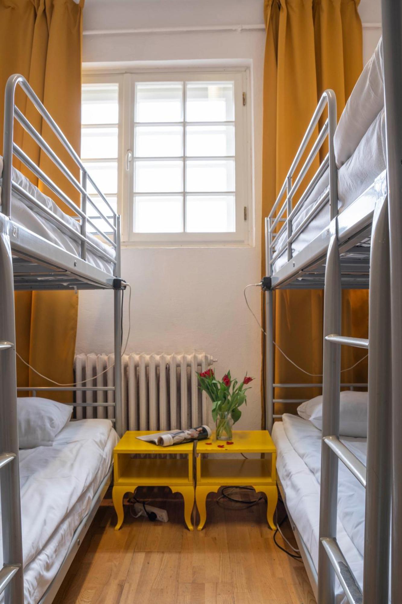 Hostel New World St And Private