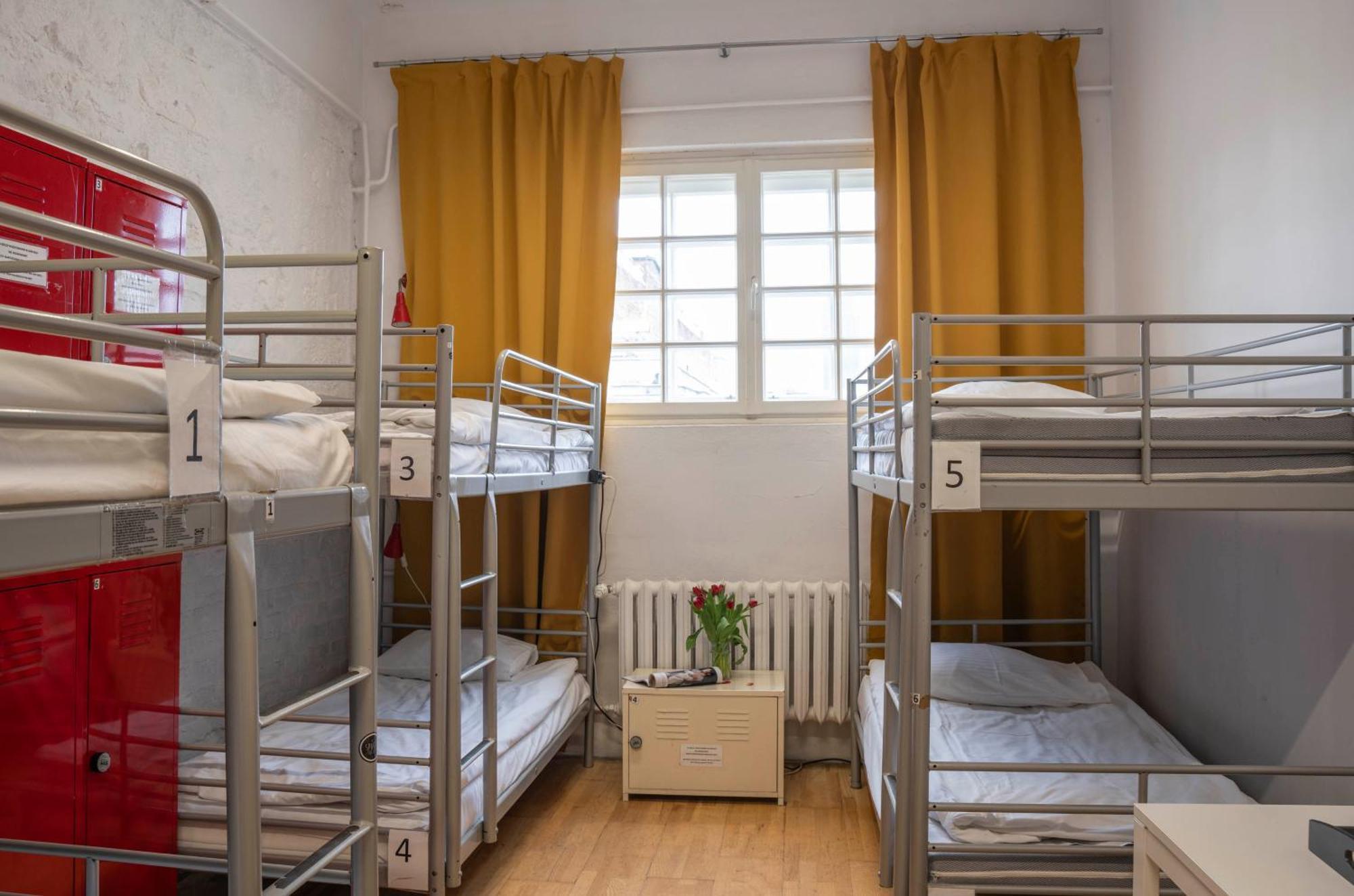 Hostel New World St And Private