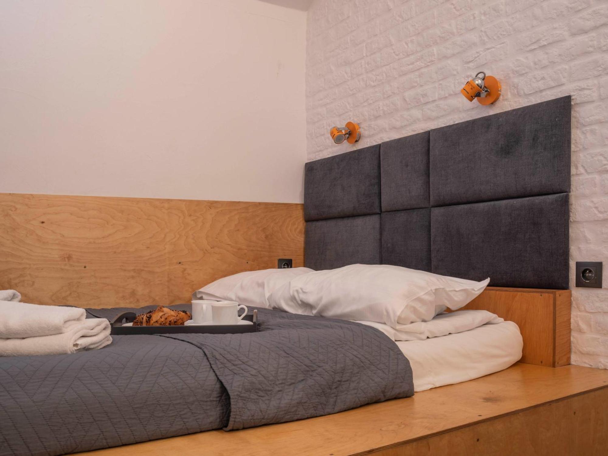 Hostel New World St And Private
