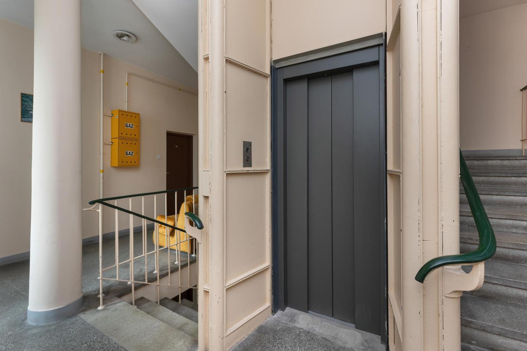 Center By Renters