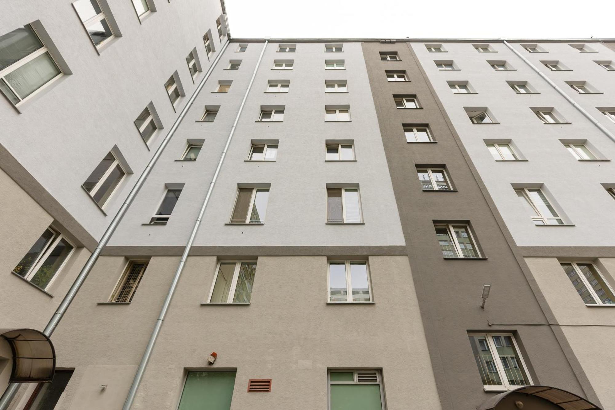Center By Renters *