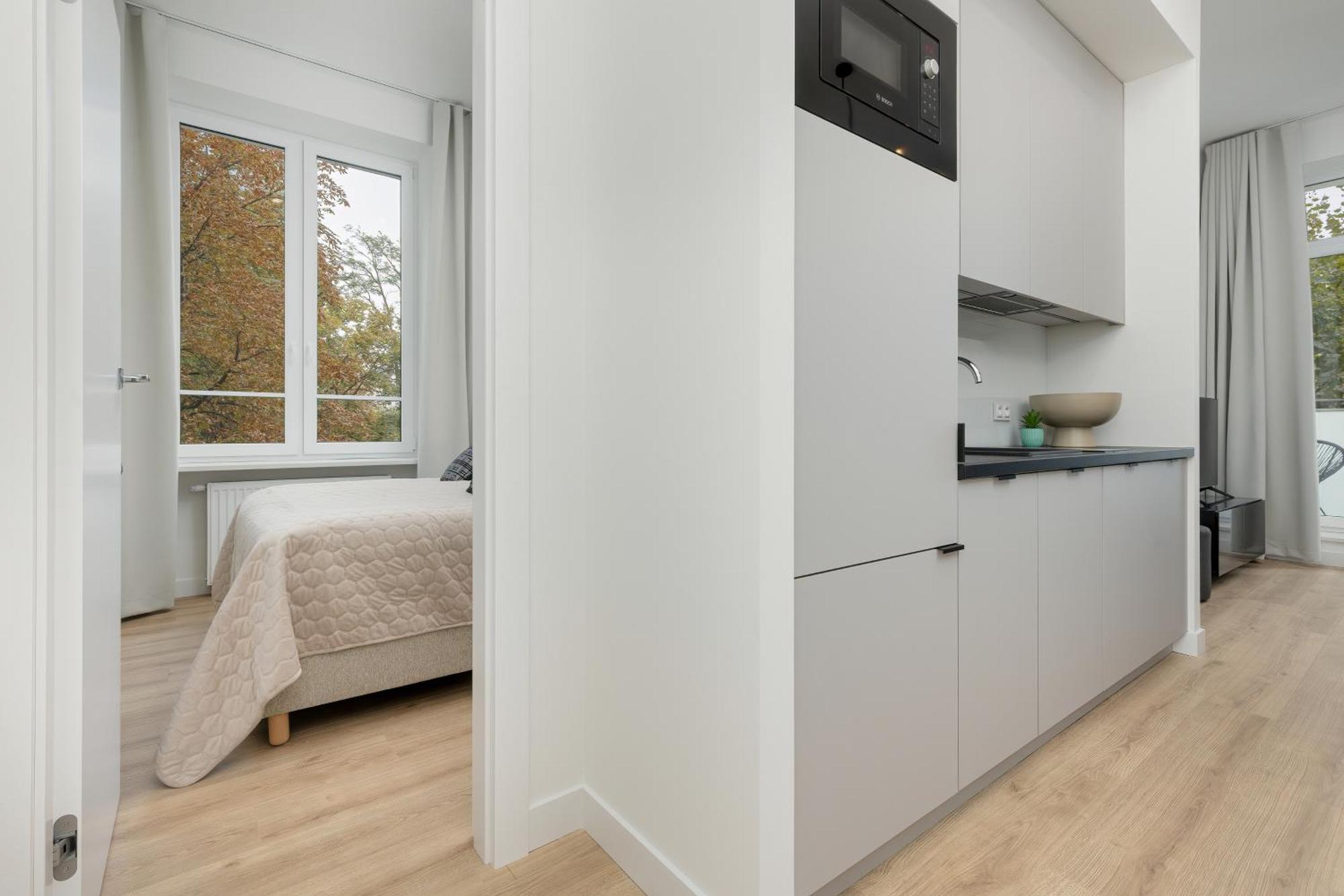 Center By Renters Apartment *