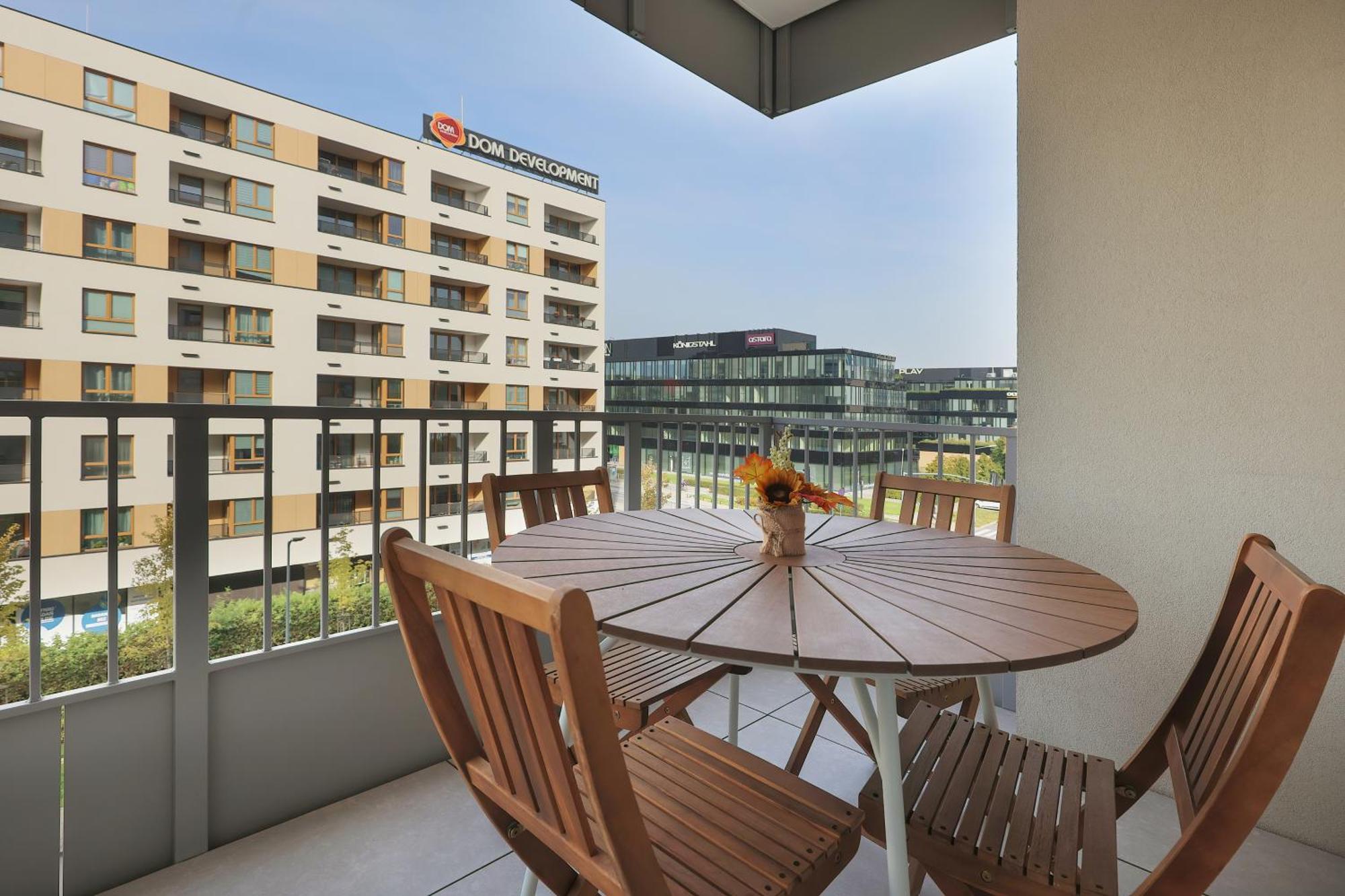 Elegant With Balcony & Parking By Renters Warsaw