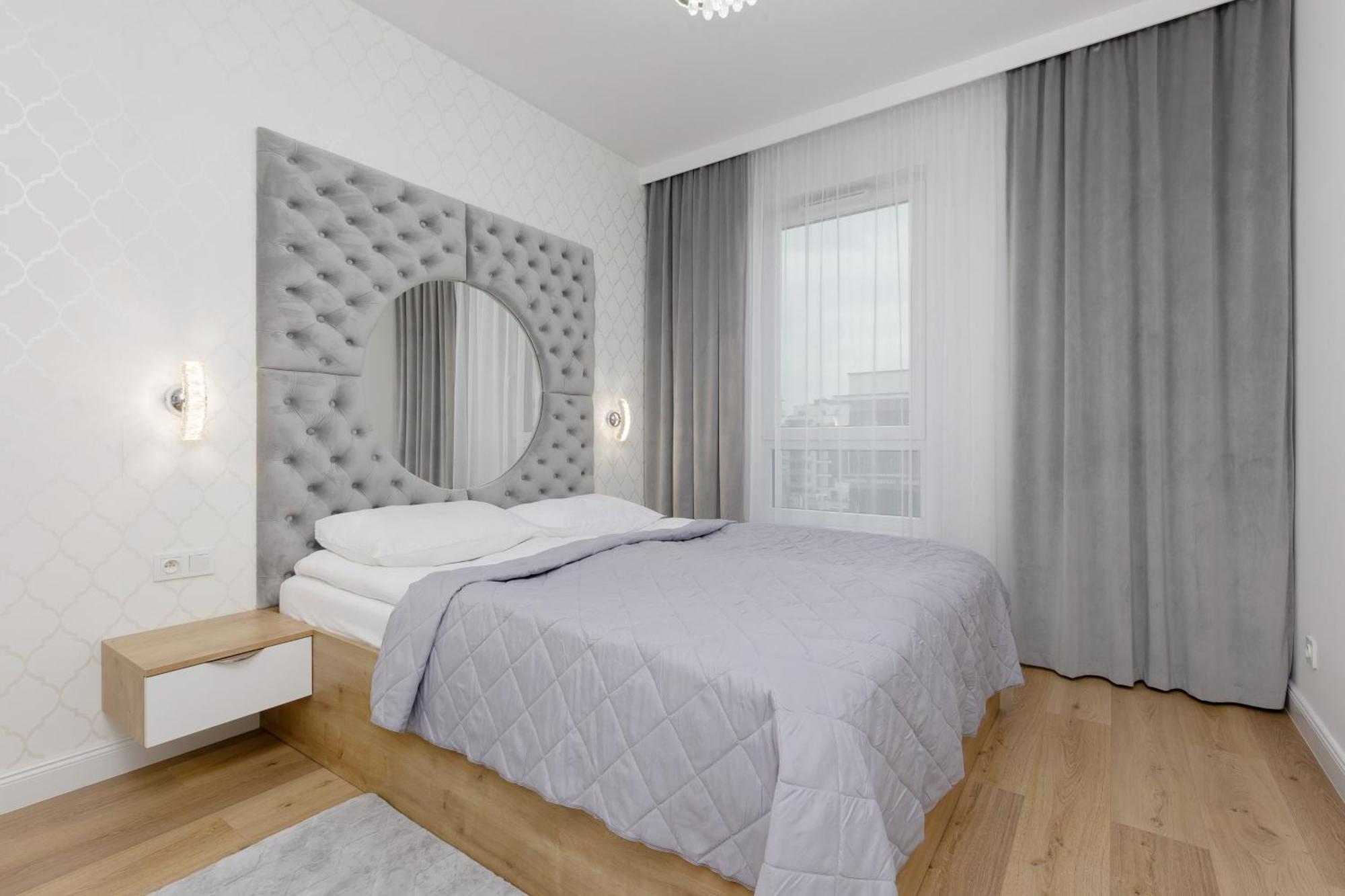 Praga Arte With Parking & Balcony By Renters
