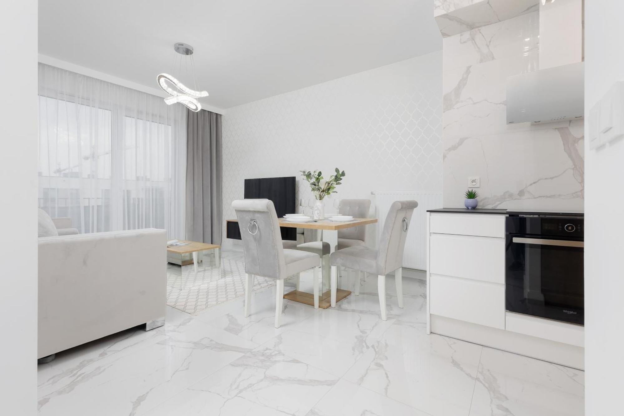 Apartment Praga Arte With Parking & Balcony By Renters Warschau
