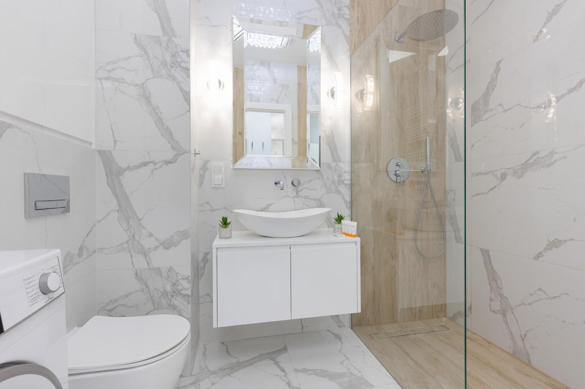 Praga Arte With Parking & Balcony By Renters Apartment