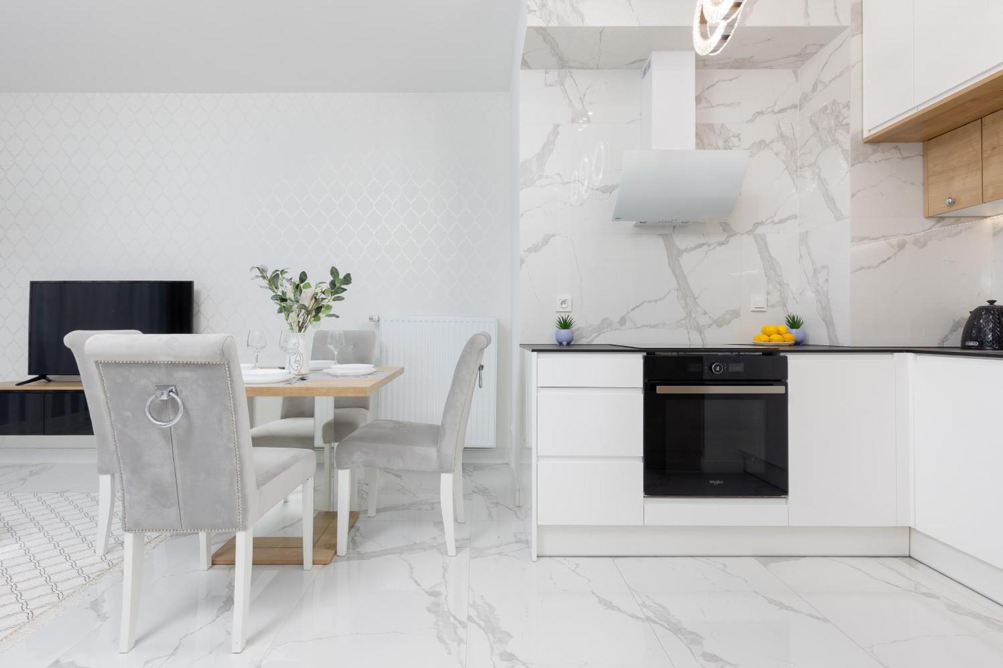 Apartment Praga Arte With Parking & Balcony By Renters